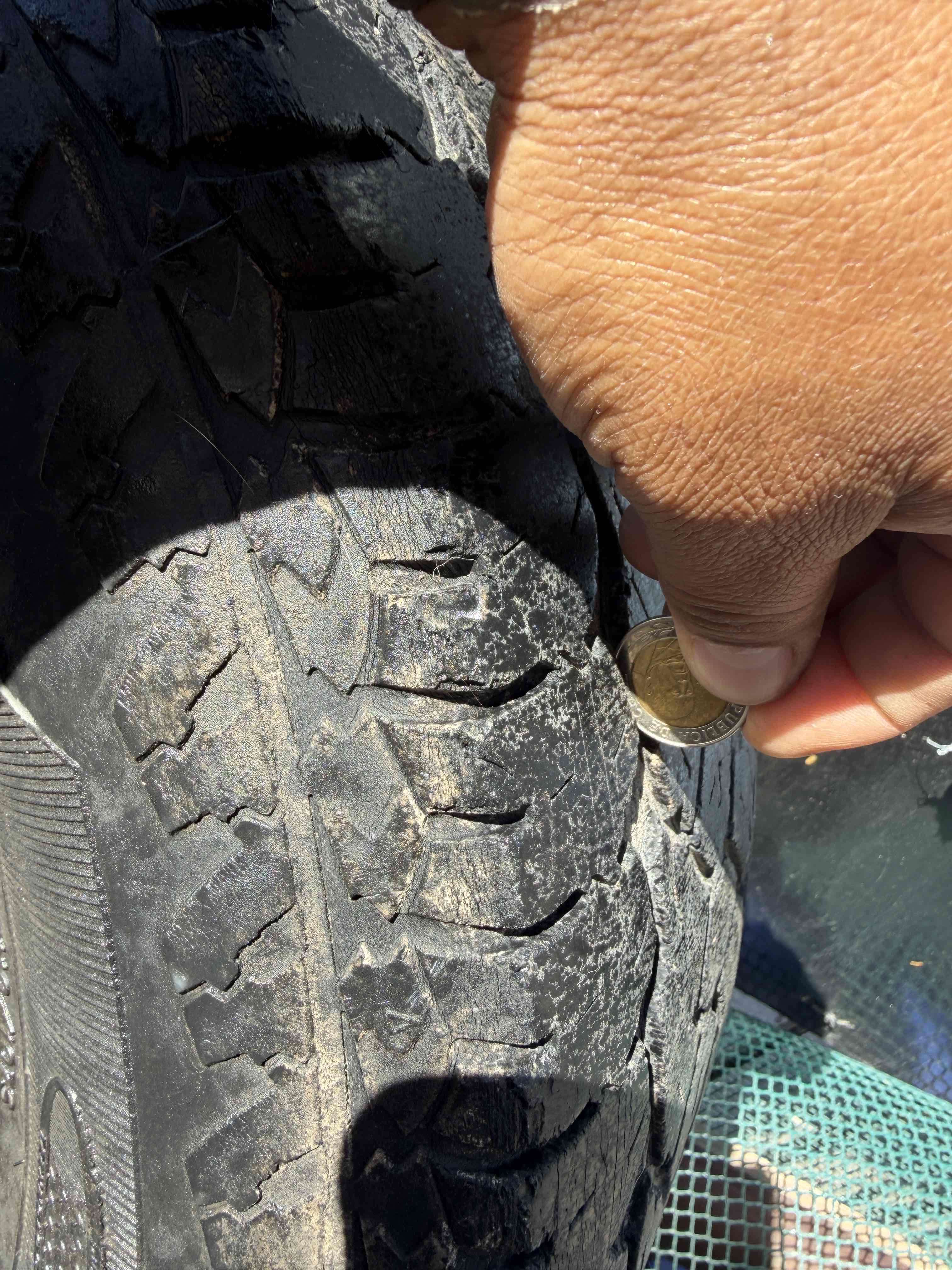 Neumáticos usados Goodyear 235/75/R15 - 5