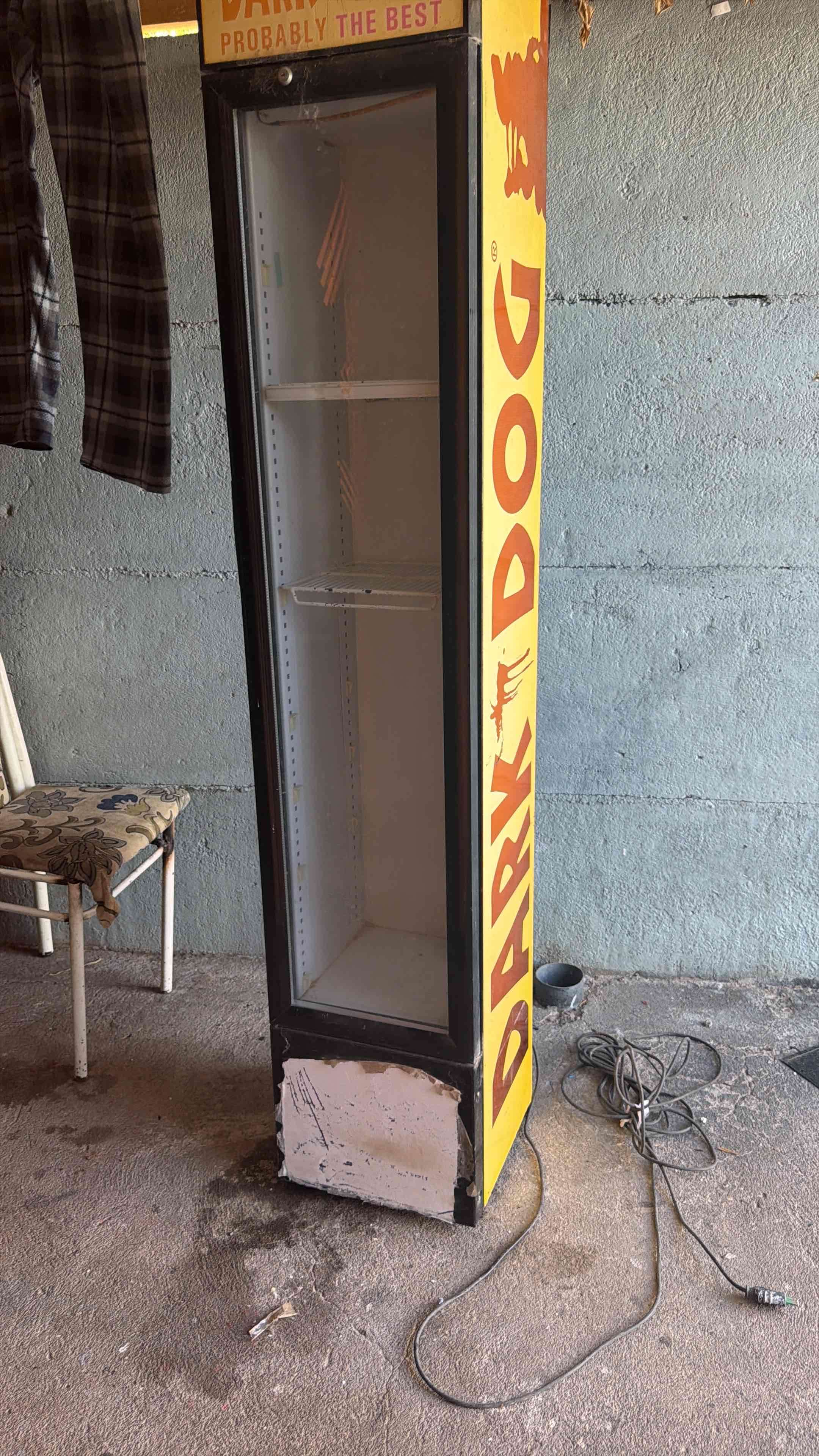 Refrigerador exhibidor Dark Dog - miniatura 1