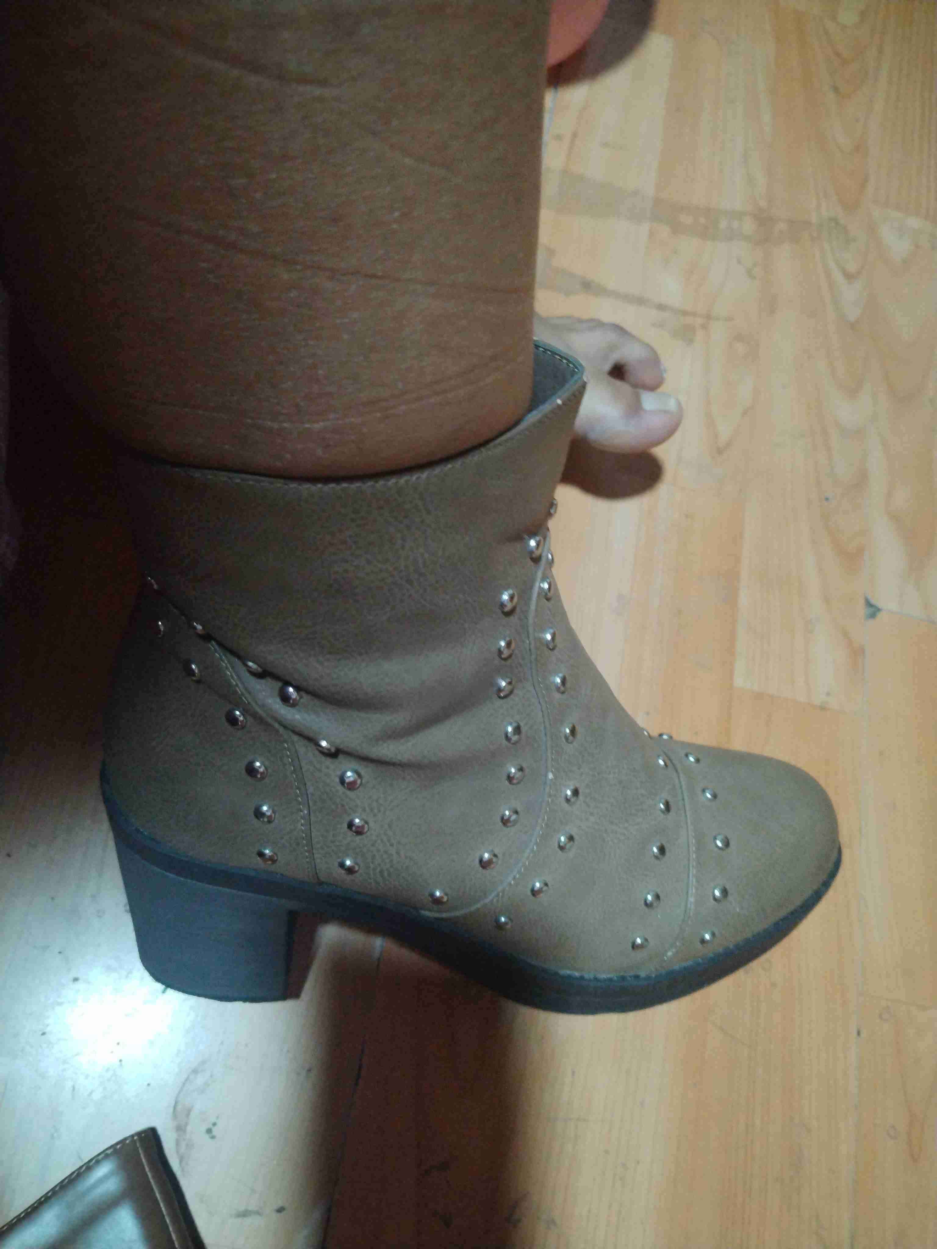 Botines marrones con tachas - 4