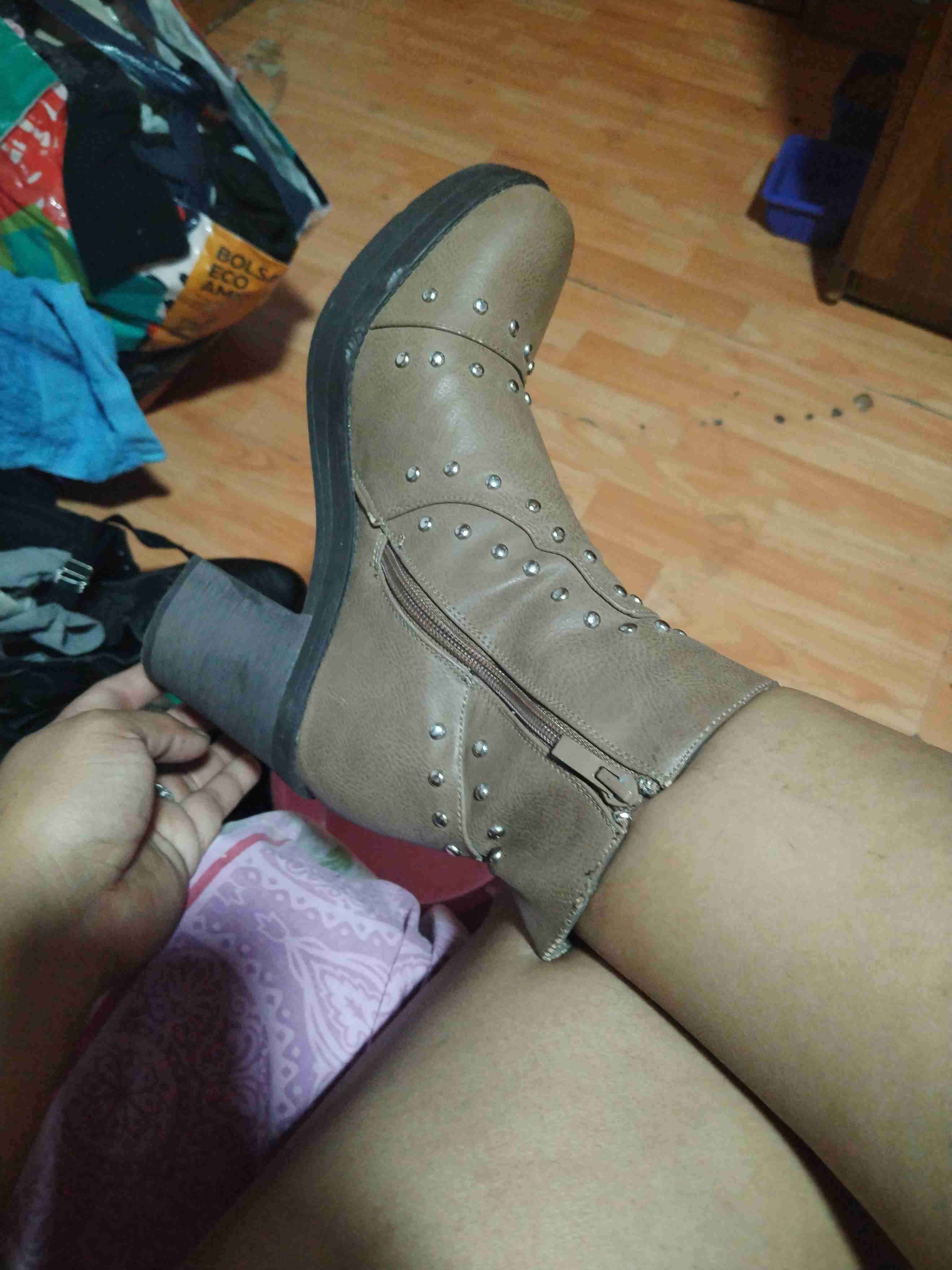 Botines marrones con tachas - 5