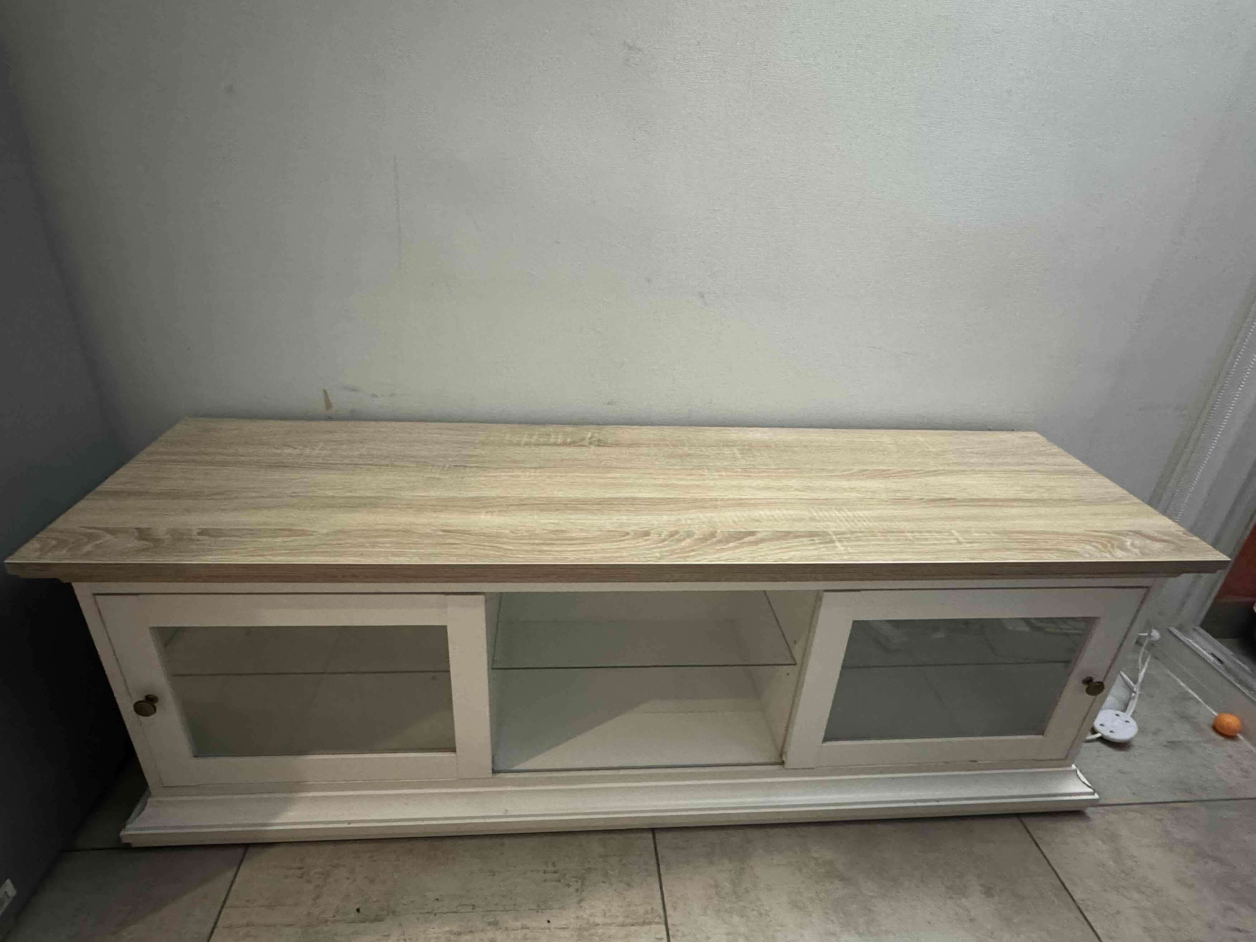 Mueble de TV blanco y madera - 2