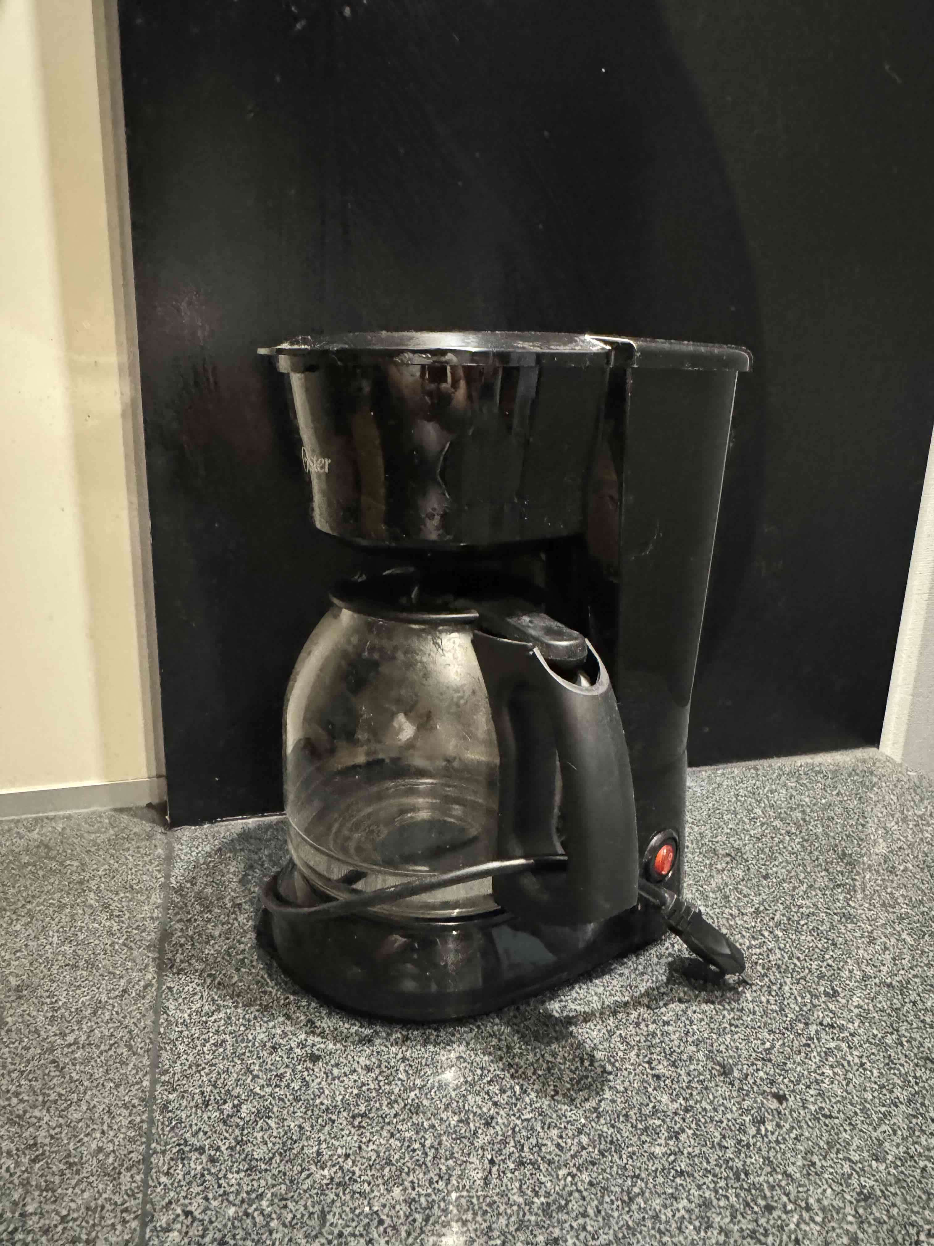 Cafetera Oster negra - 2