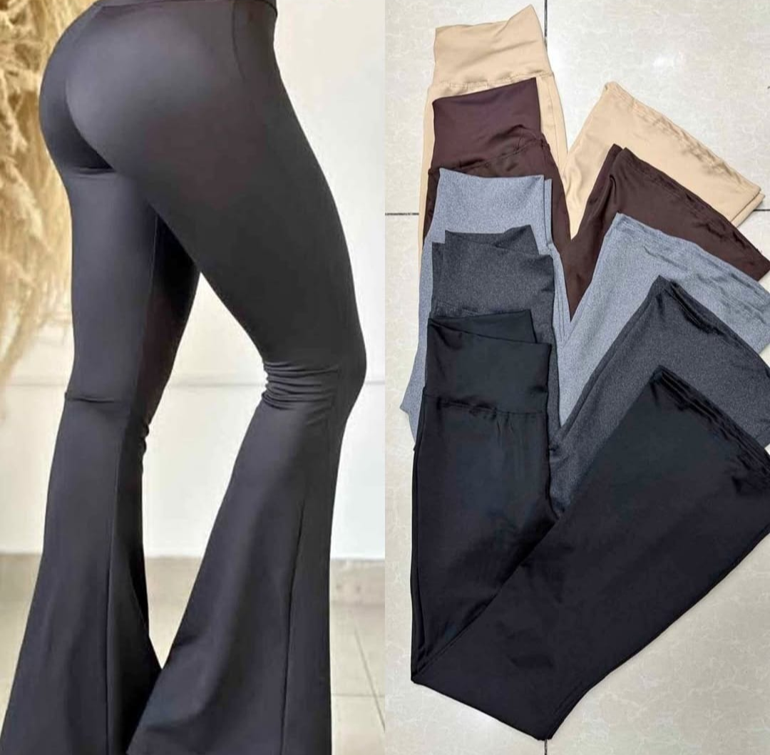 Pantalones acampanados negros - 1