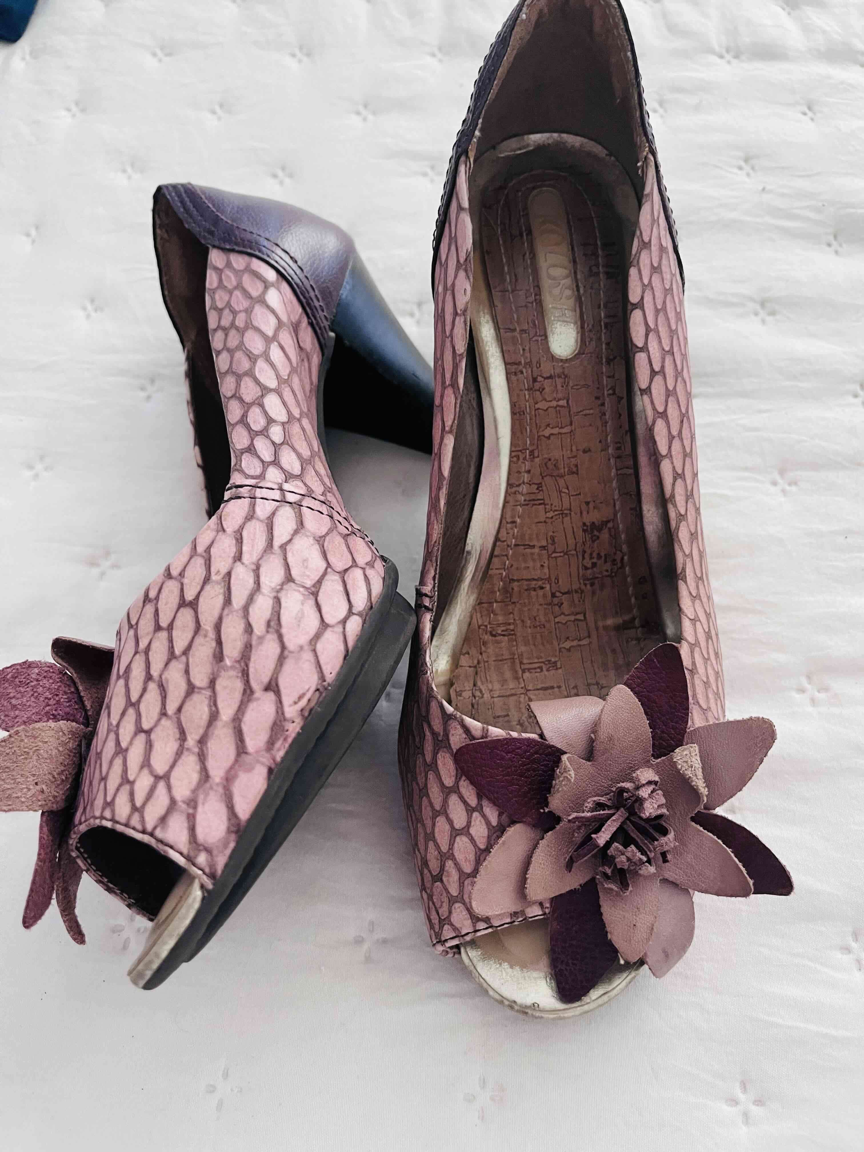 Uñero 37 Zapatos cuña beige metálico - 3