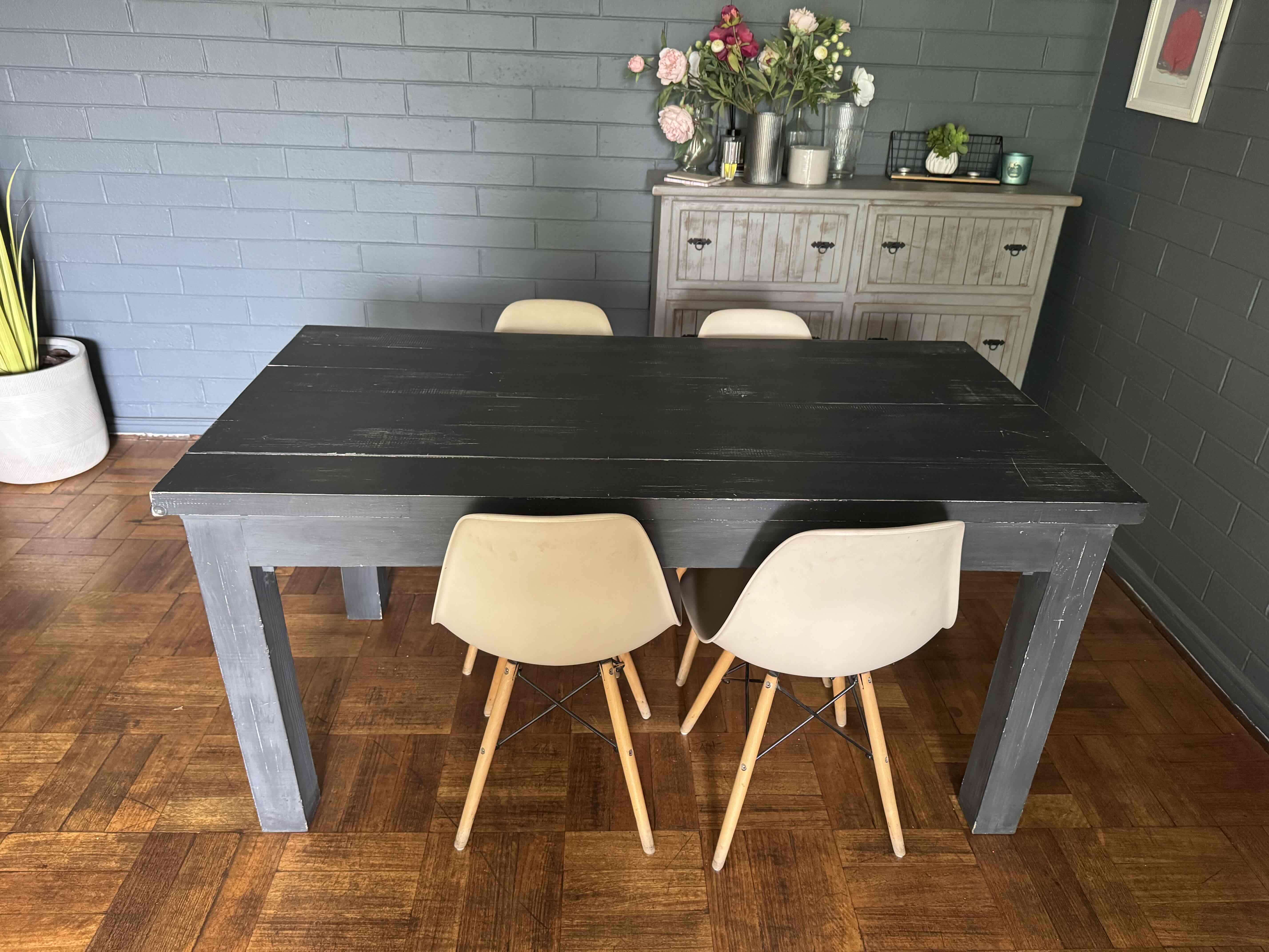 Mesa comedor madera oscura - 2