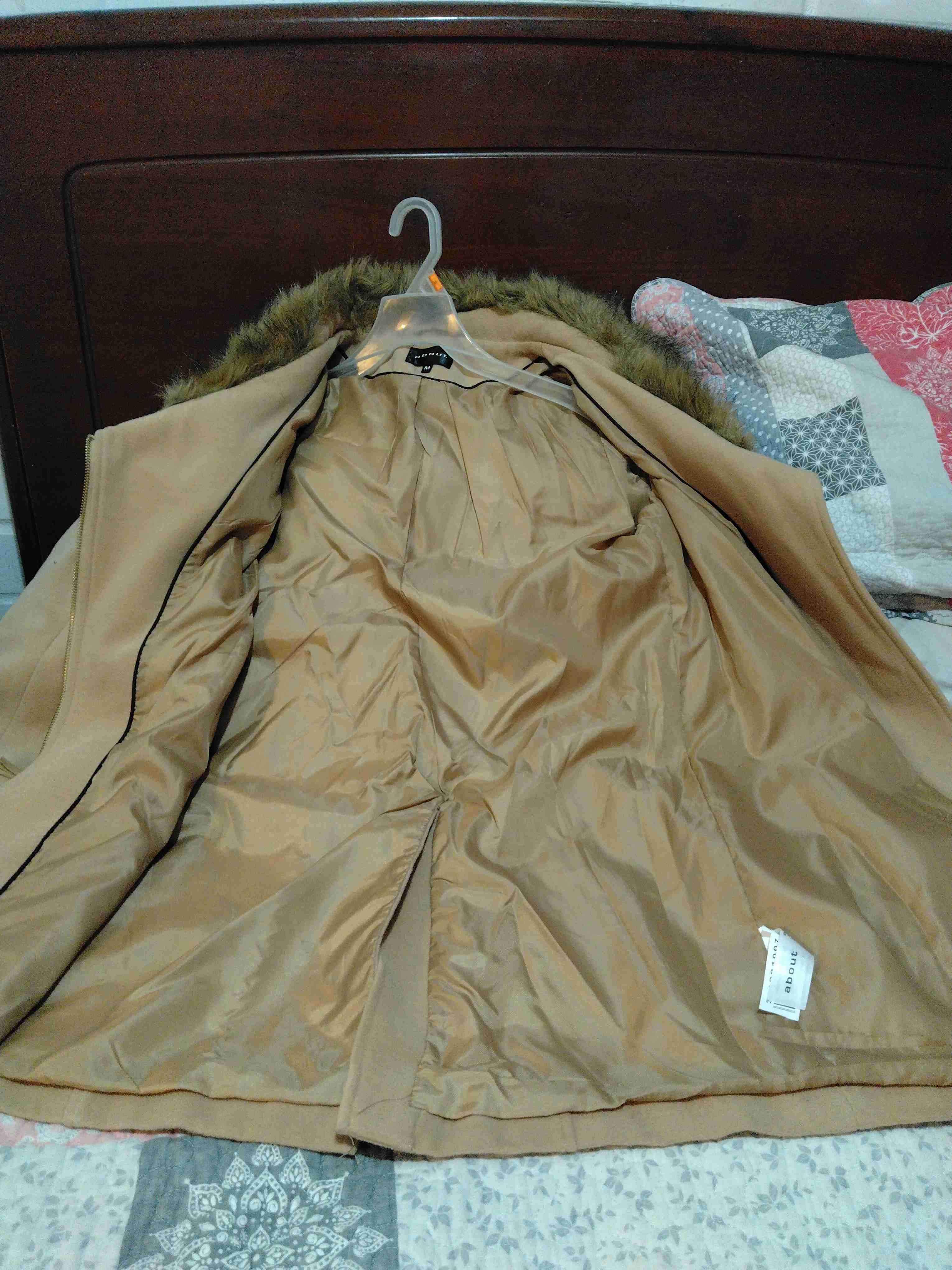 Abrigo beige con cuello de piel - 4