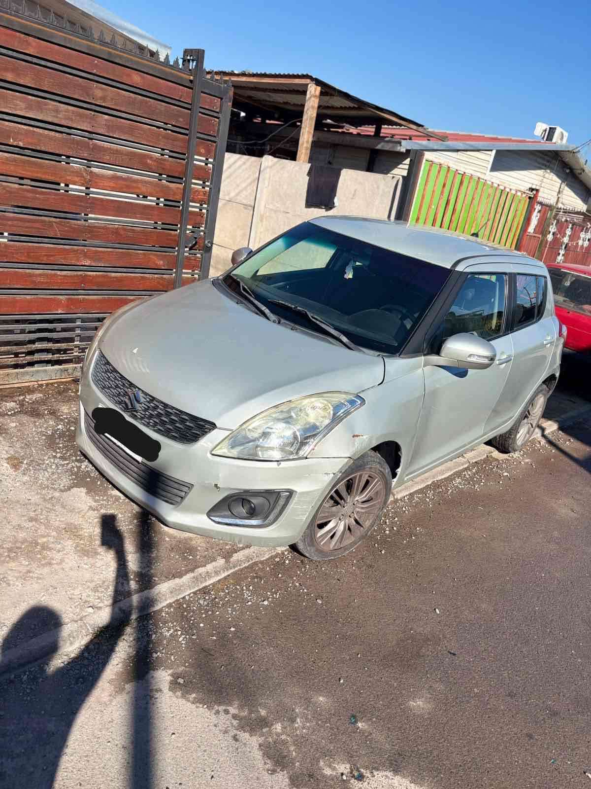 Auto compacto gris - miniatura 1