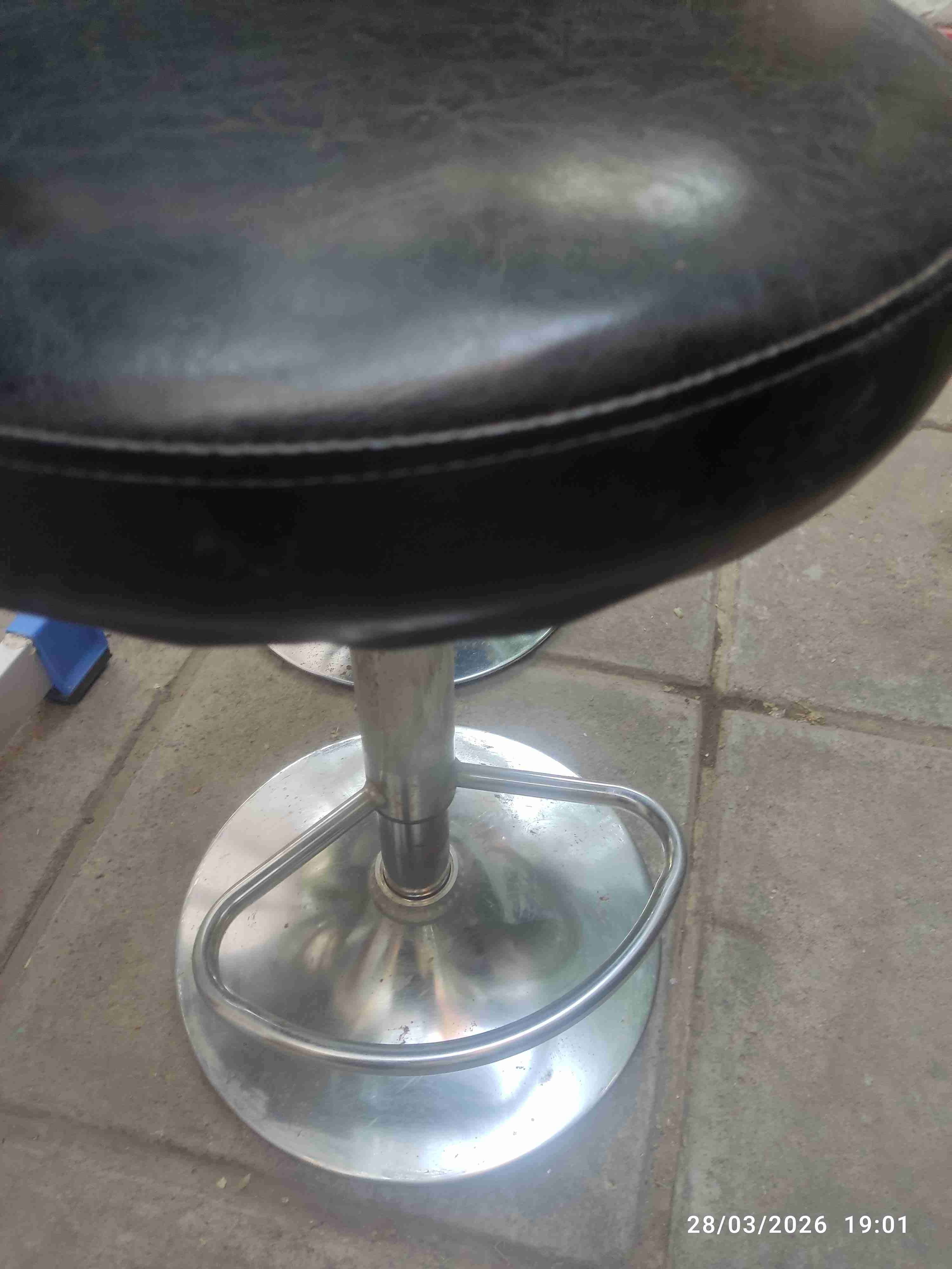 Silla de bar madera y cuero - miniatura 4