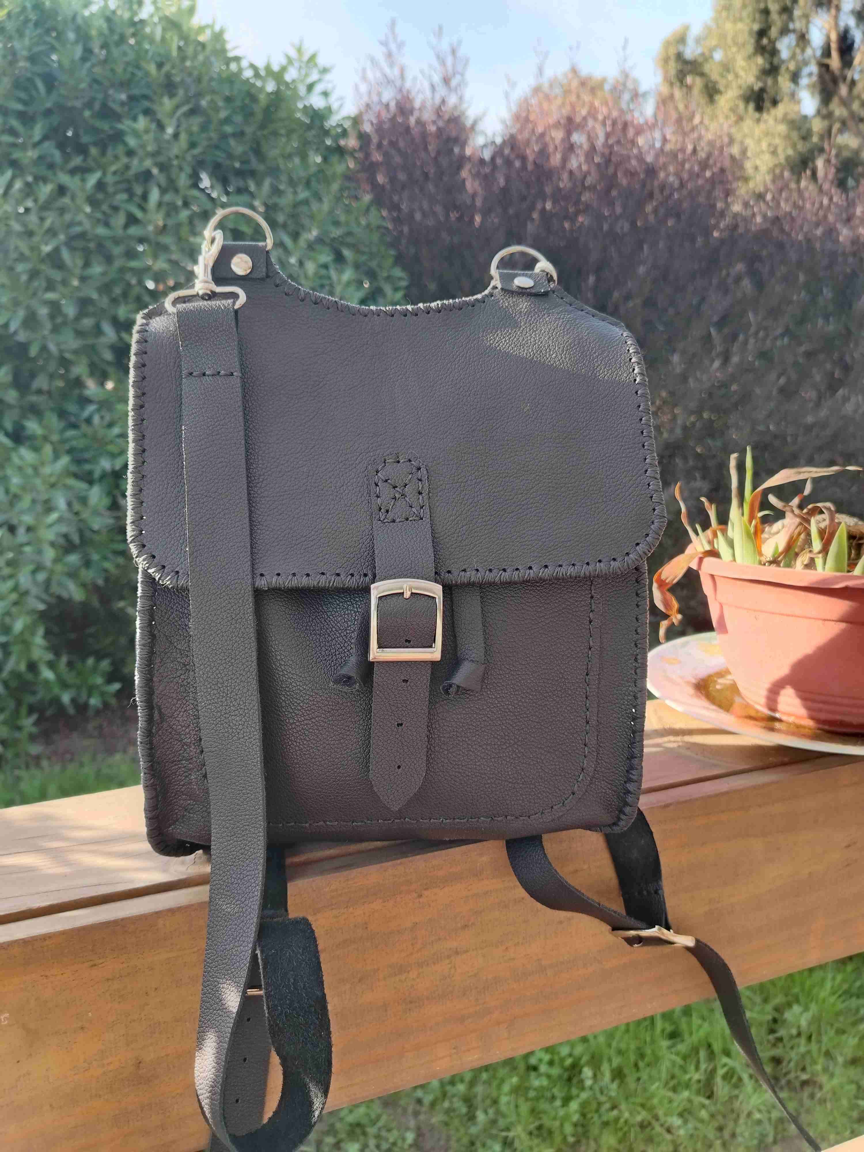 Mochila de cuero negra - miniatura 2