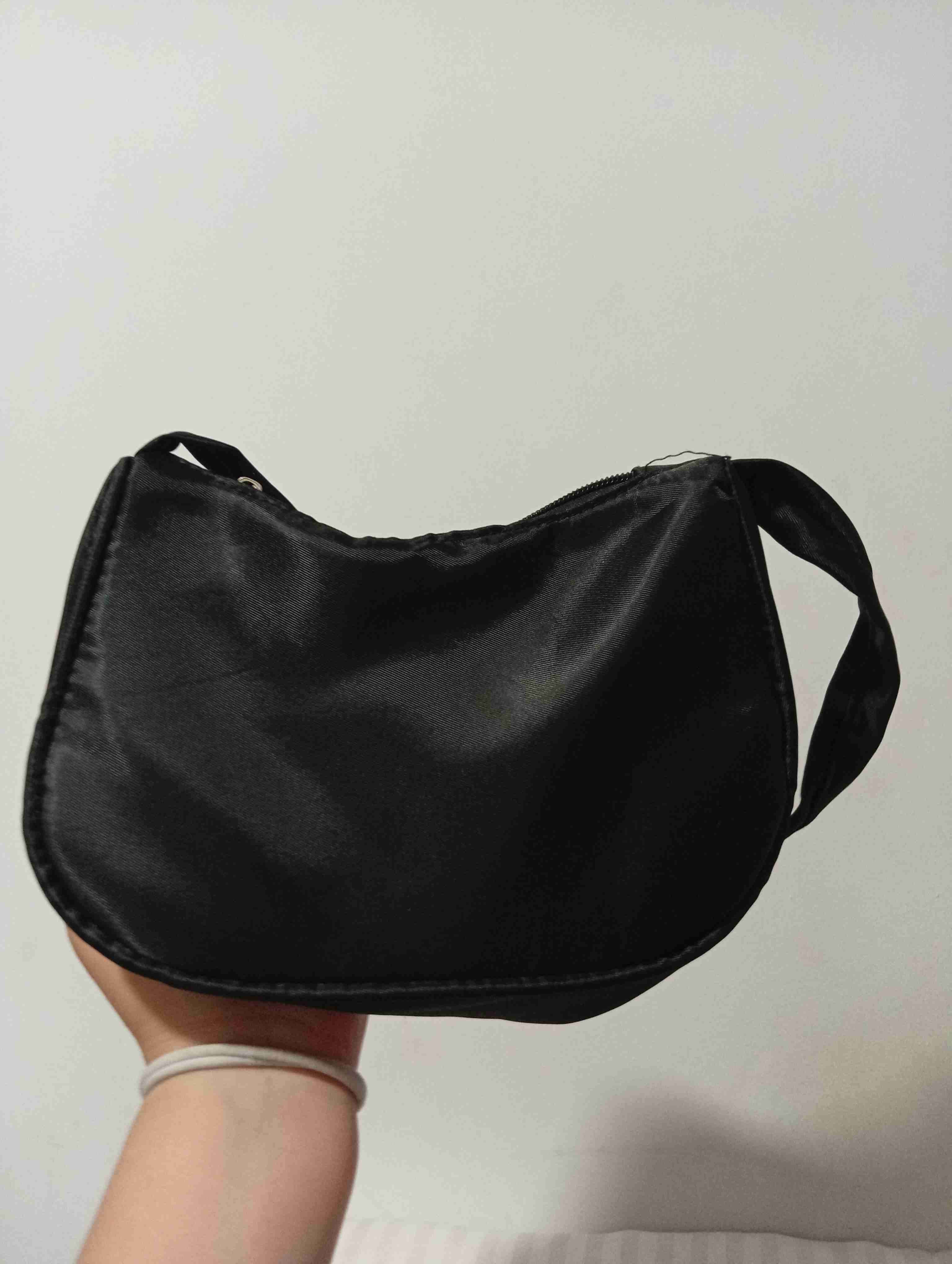 Cartera negra con detalle de mariposa - 3