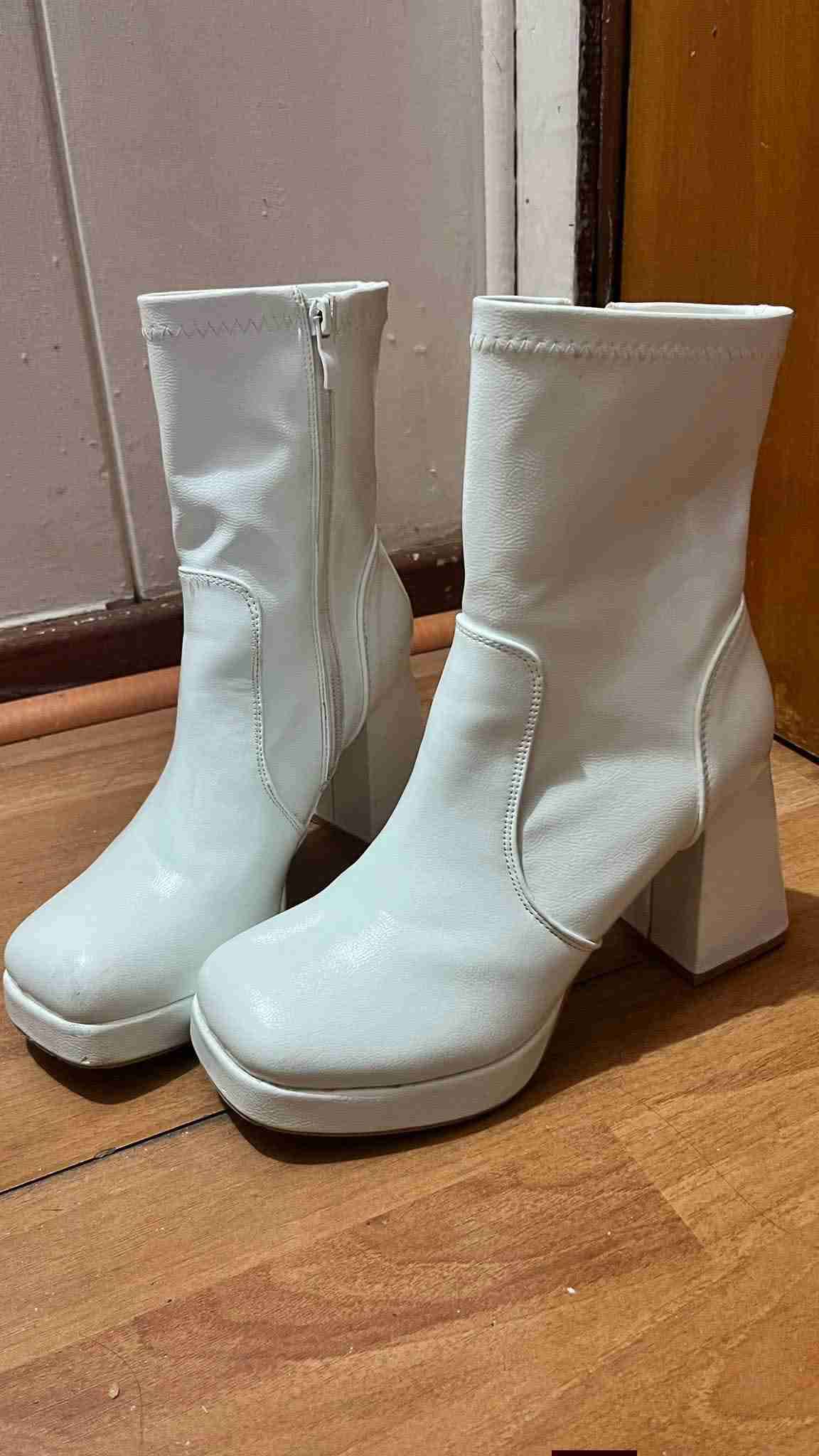 Botines blancos de tacón