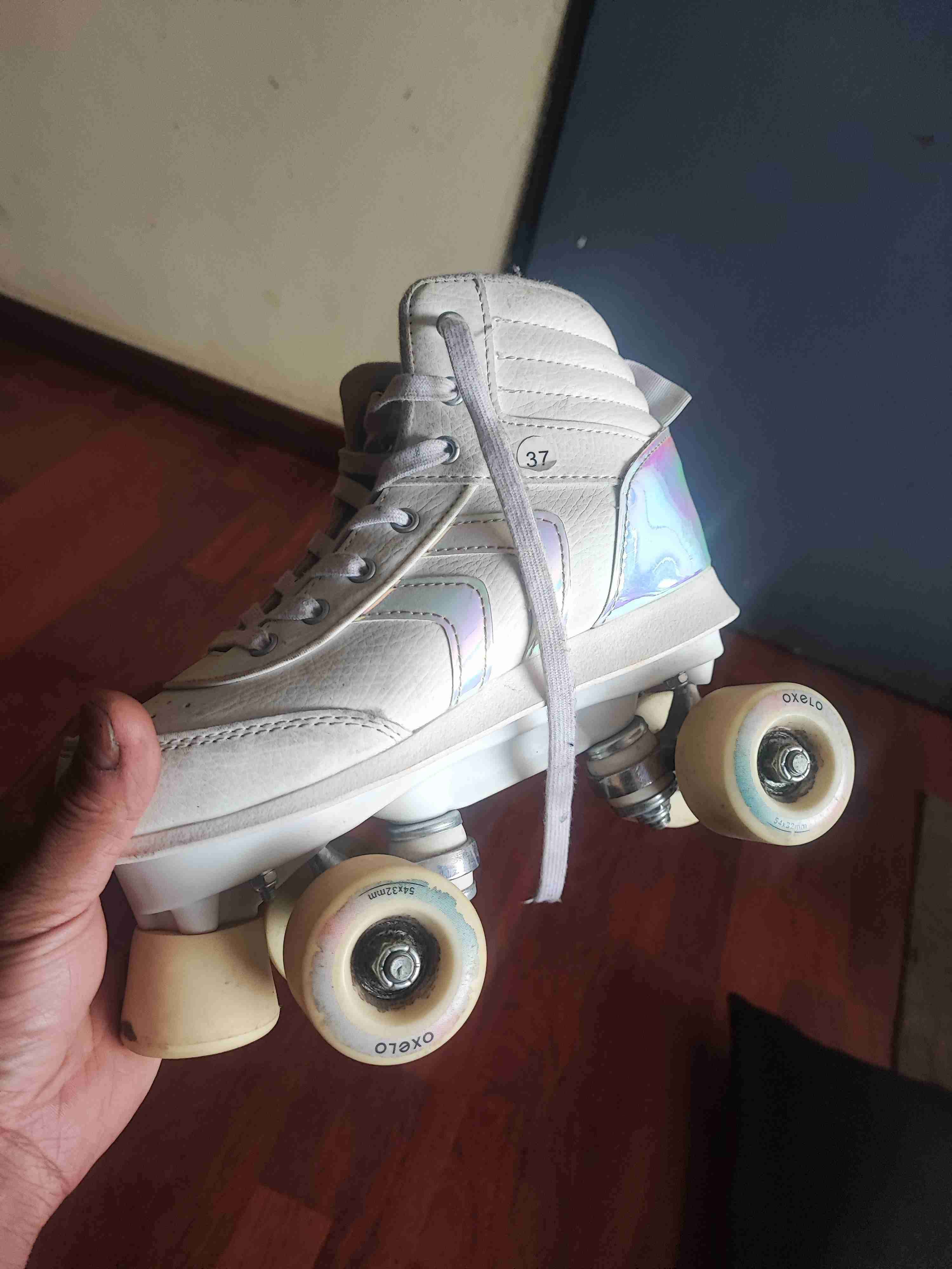 Patines de cuatro ruedas blancos - miniatura 2