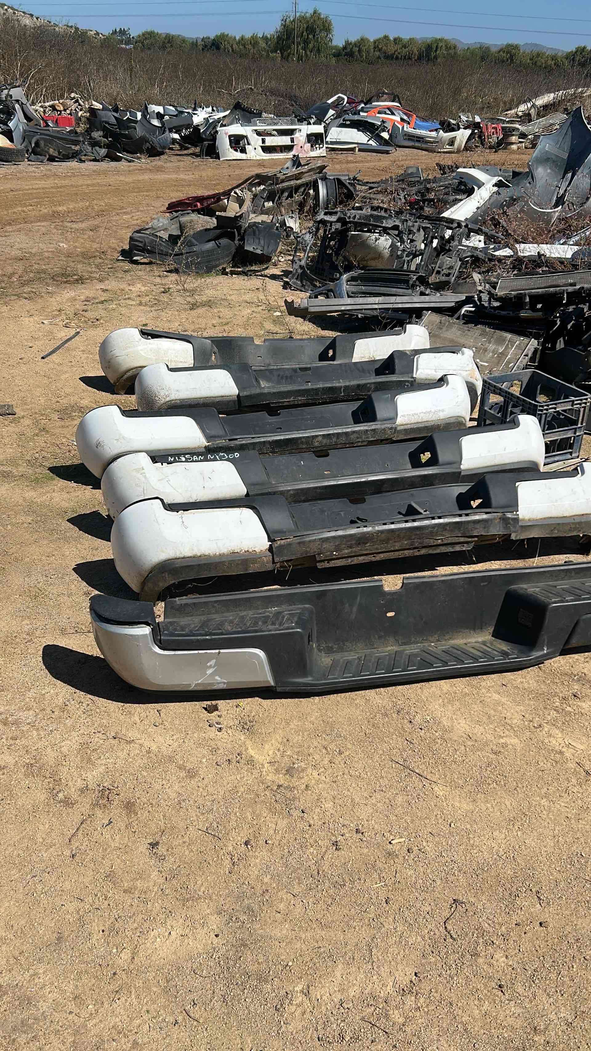 Vendo Parachoques traseros Nissan Navara originale