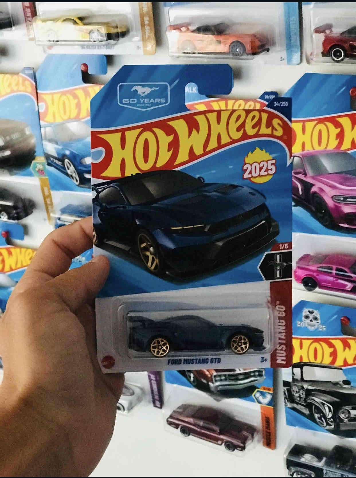 Auto de juguete Hot Wheels amarillo - miniatura 2