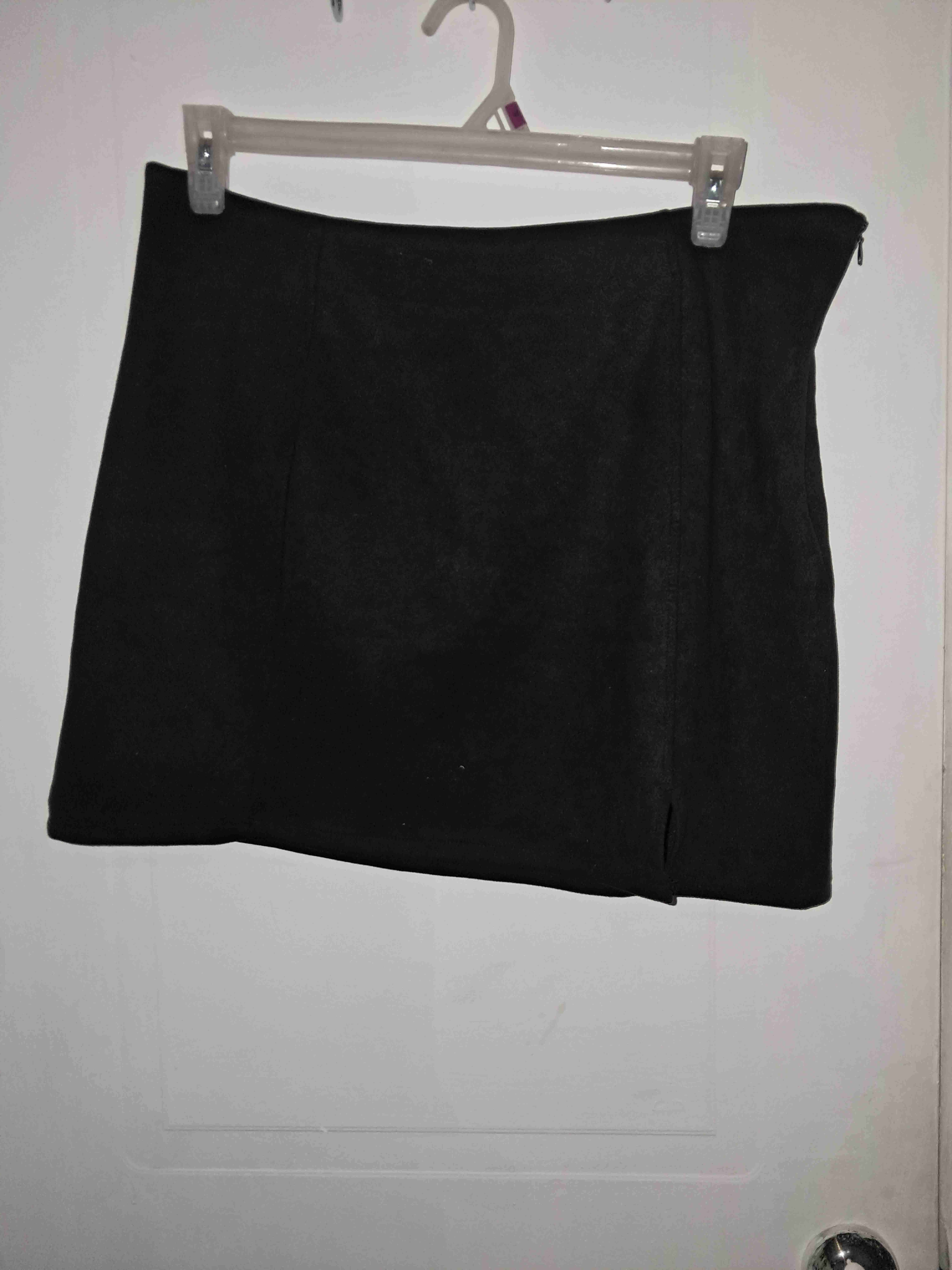 Falda negra aterciopelada