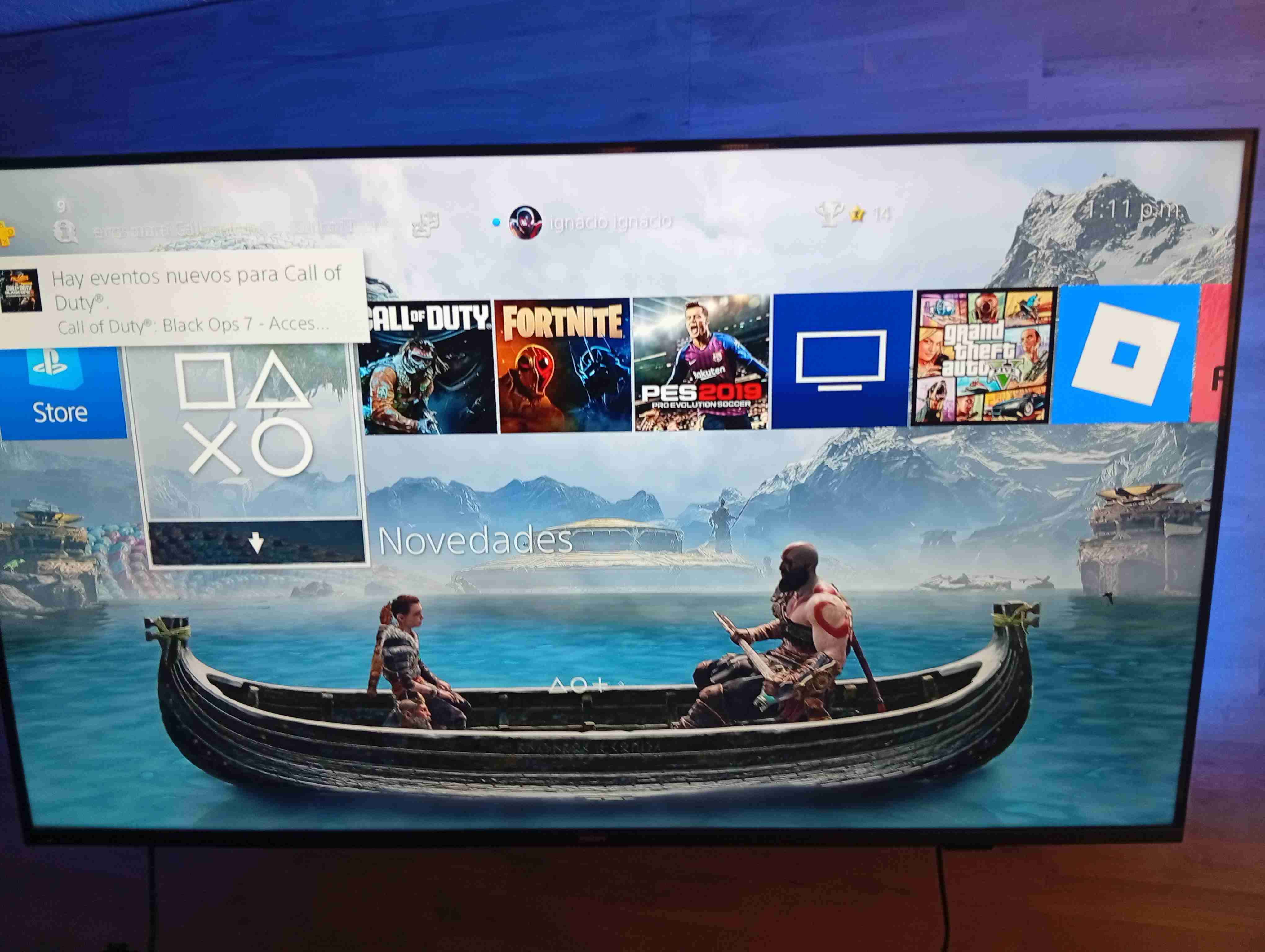 Consola PS4 con control y los juegos que se ven - miniatura 5