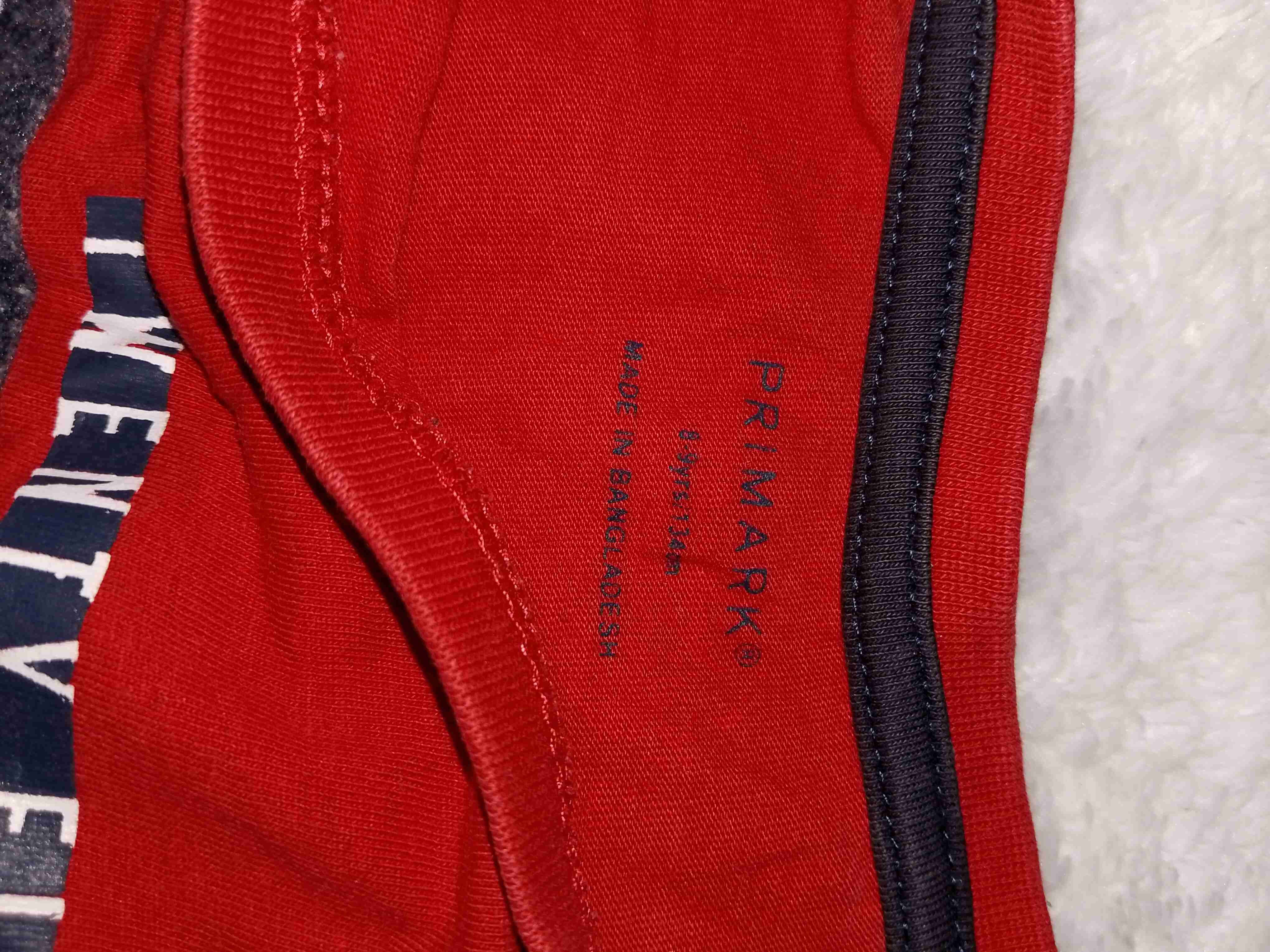 Polera roja de niño con texto - miniatura 3