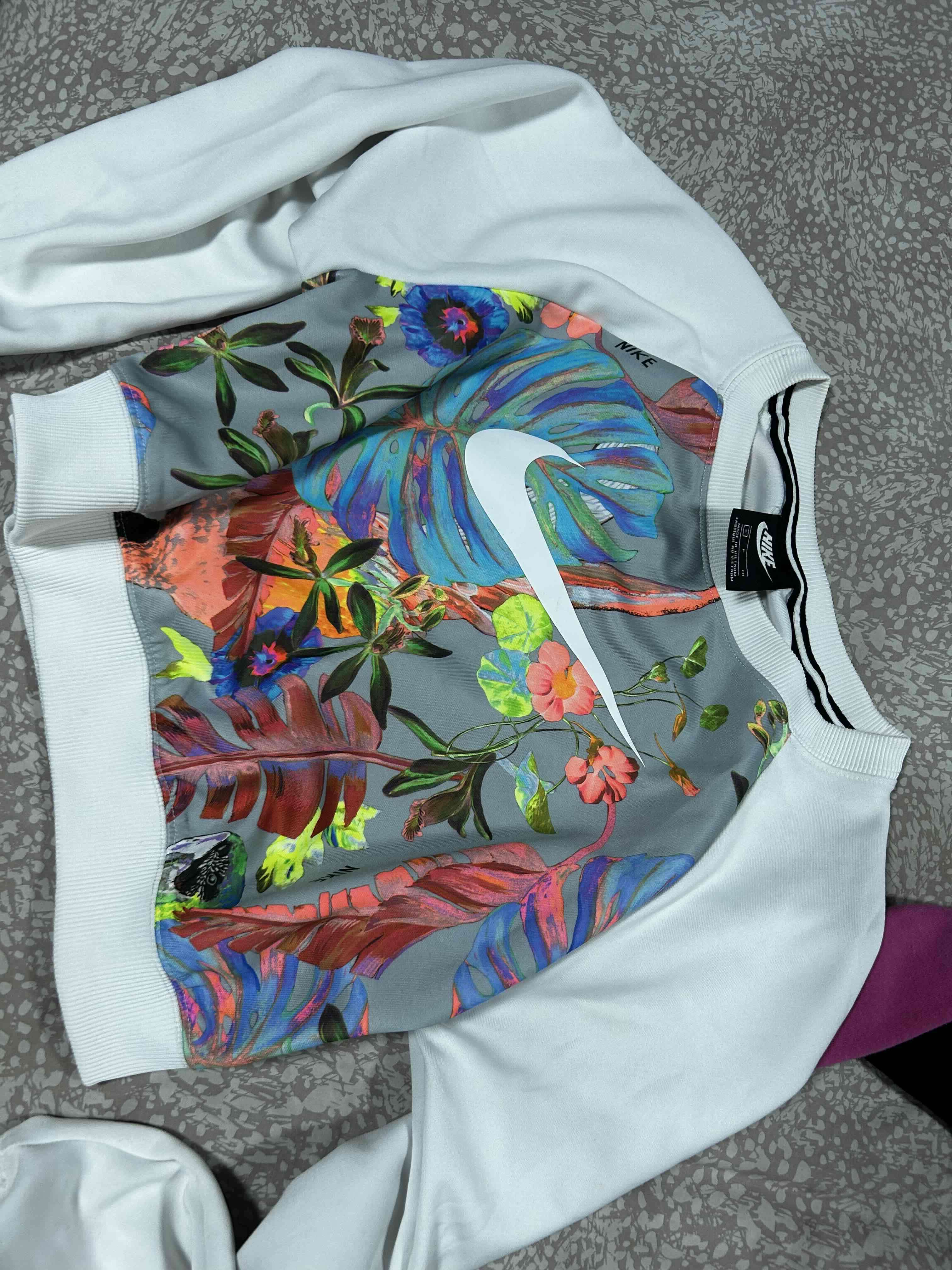 Polerón Nike flores blanco - miniatura 1