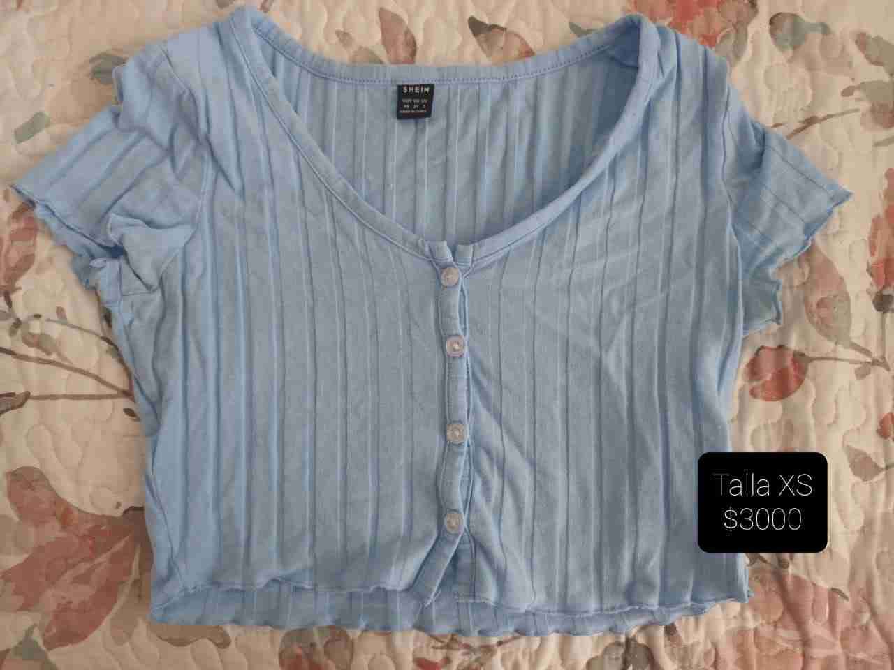 Blusa azul de botones