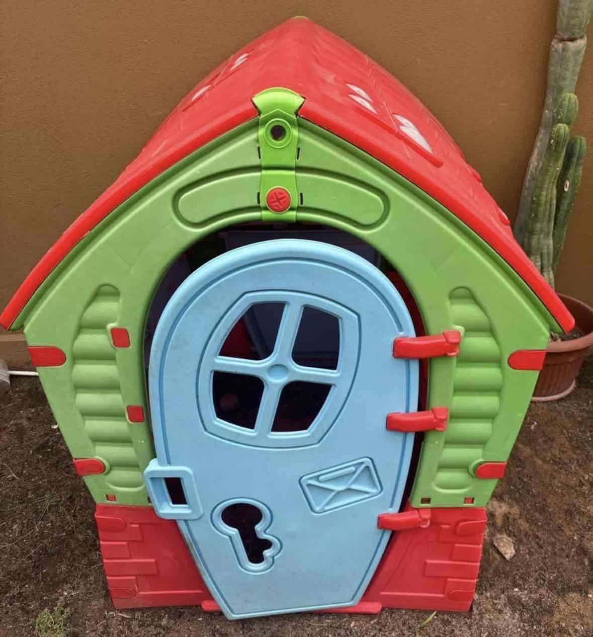 Casa de juegos infantil plástica - miniatura 1