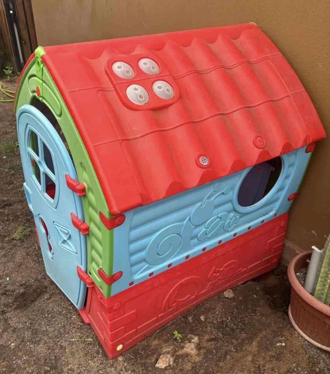 Casa de juegos infantil plástica - miniatura 2