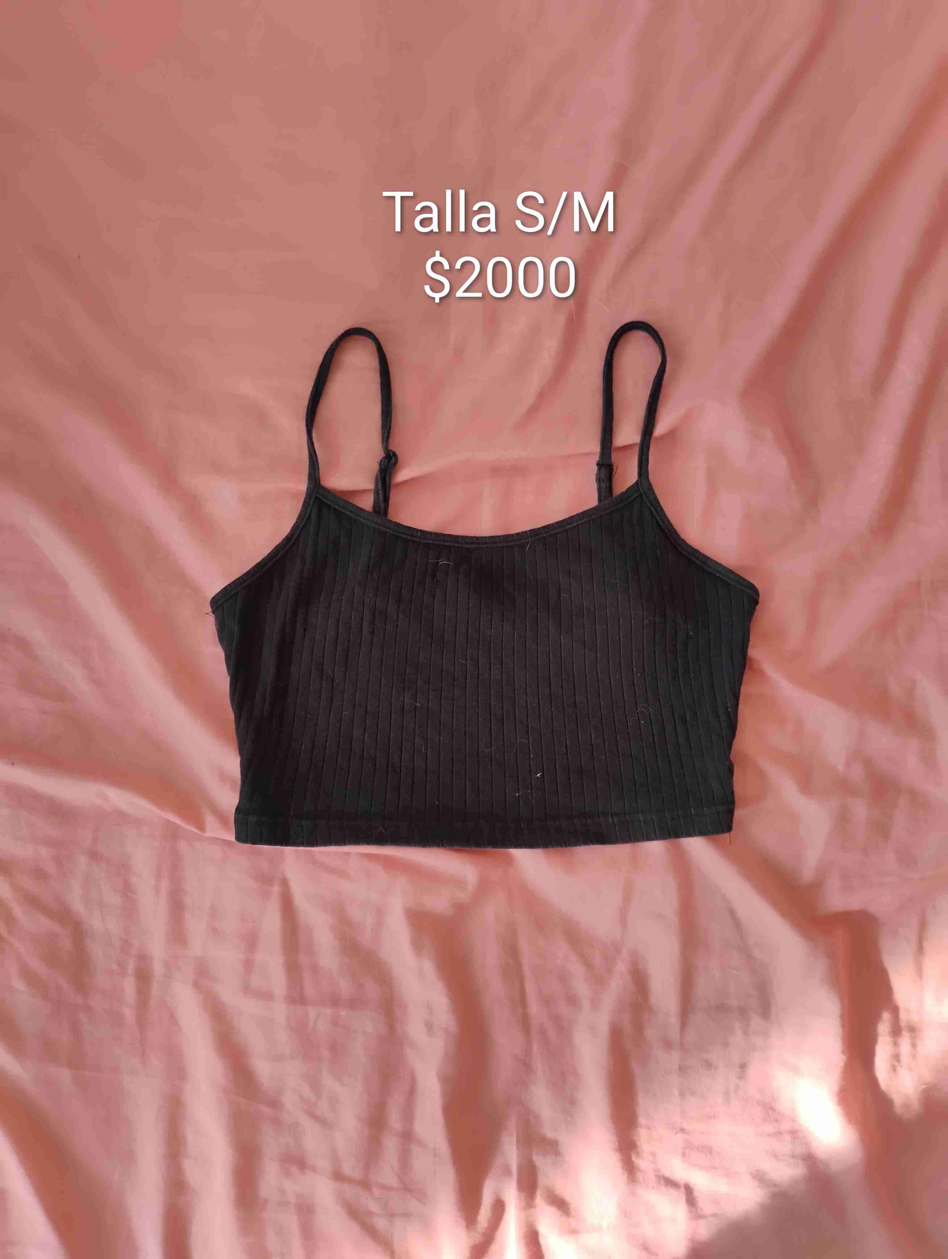 Top negro de tirantes