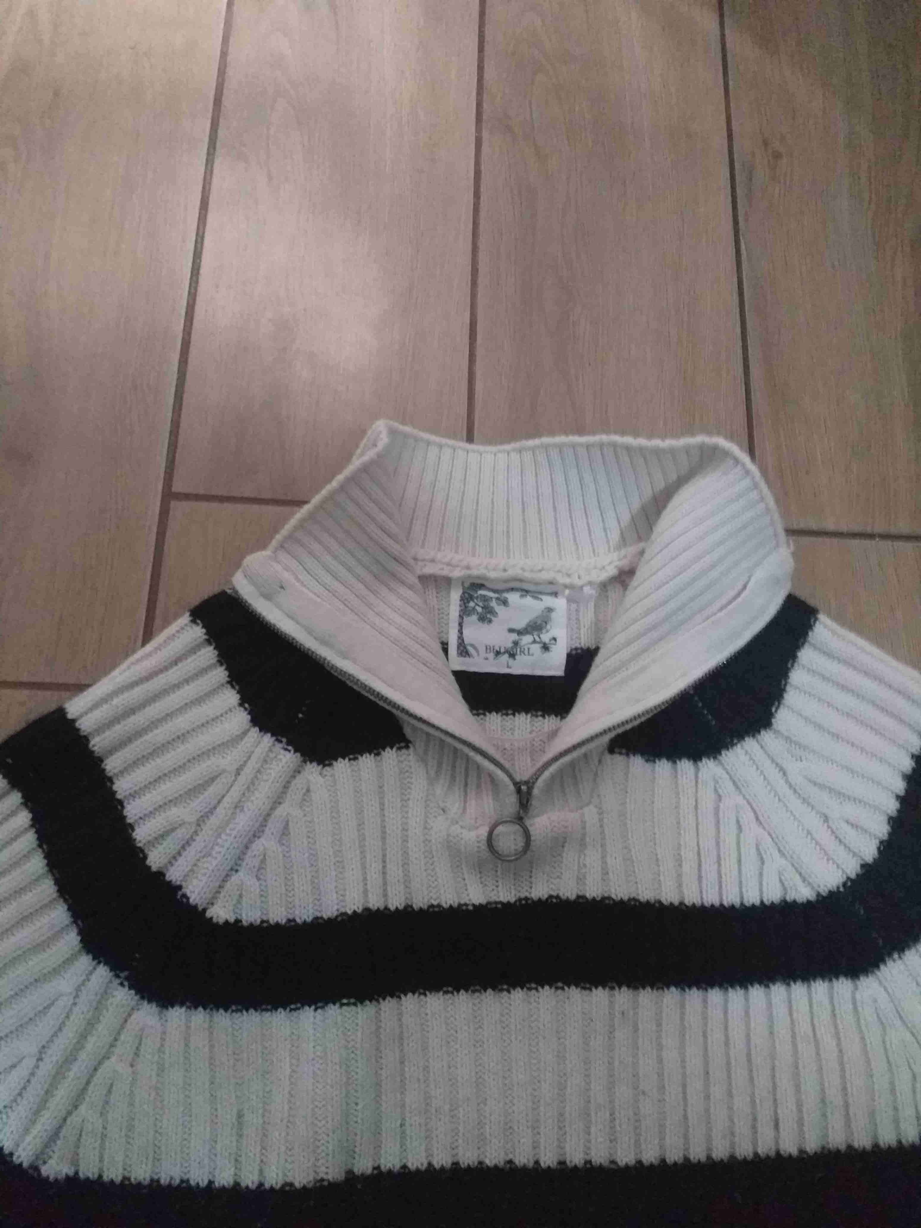 Suéter rayado blanco y negro - miniatura 2