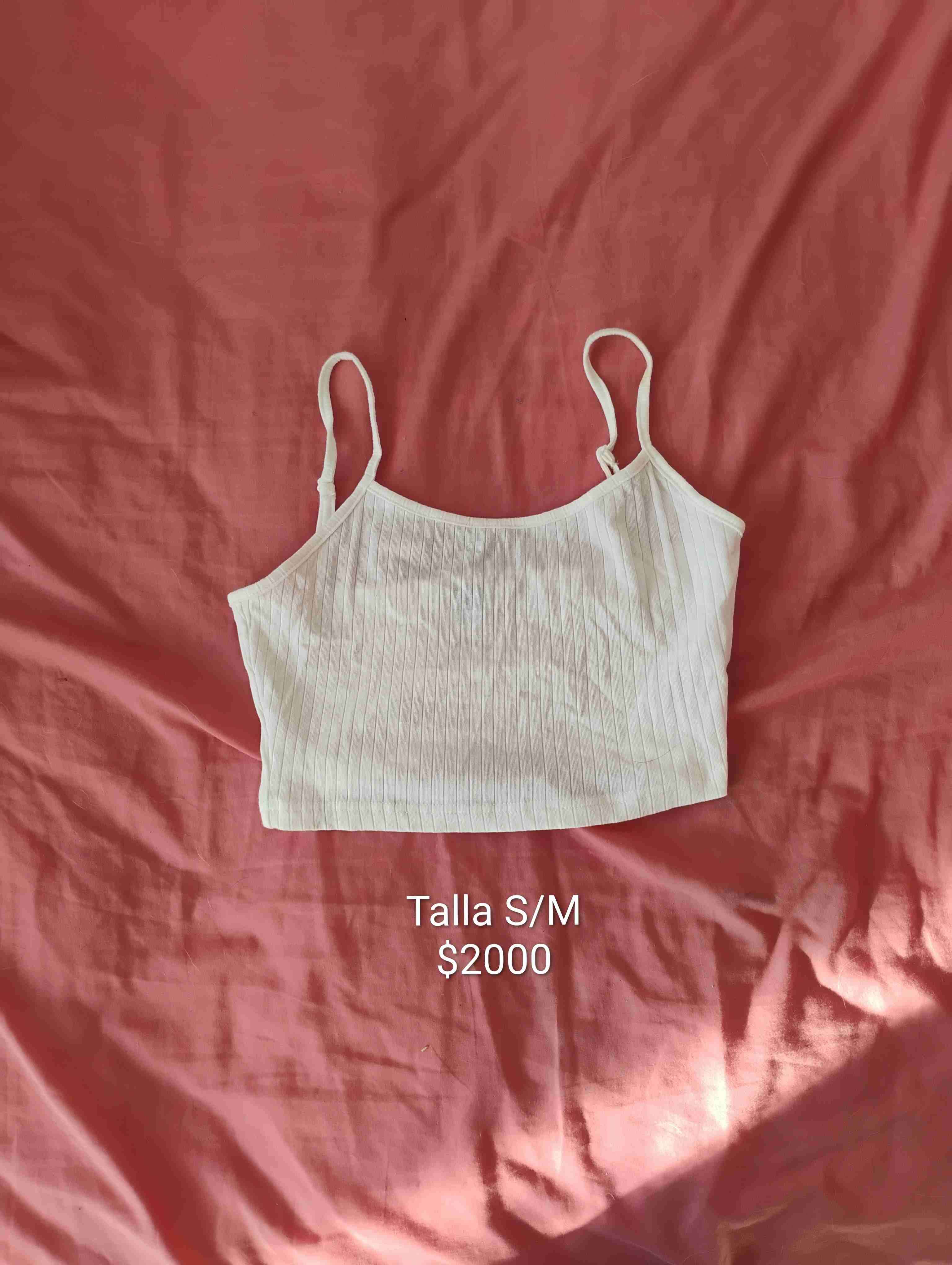 Top blanco de tirantes