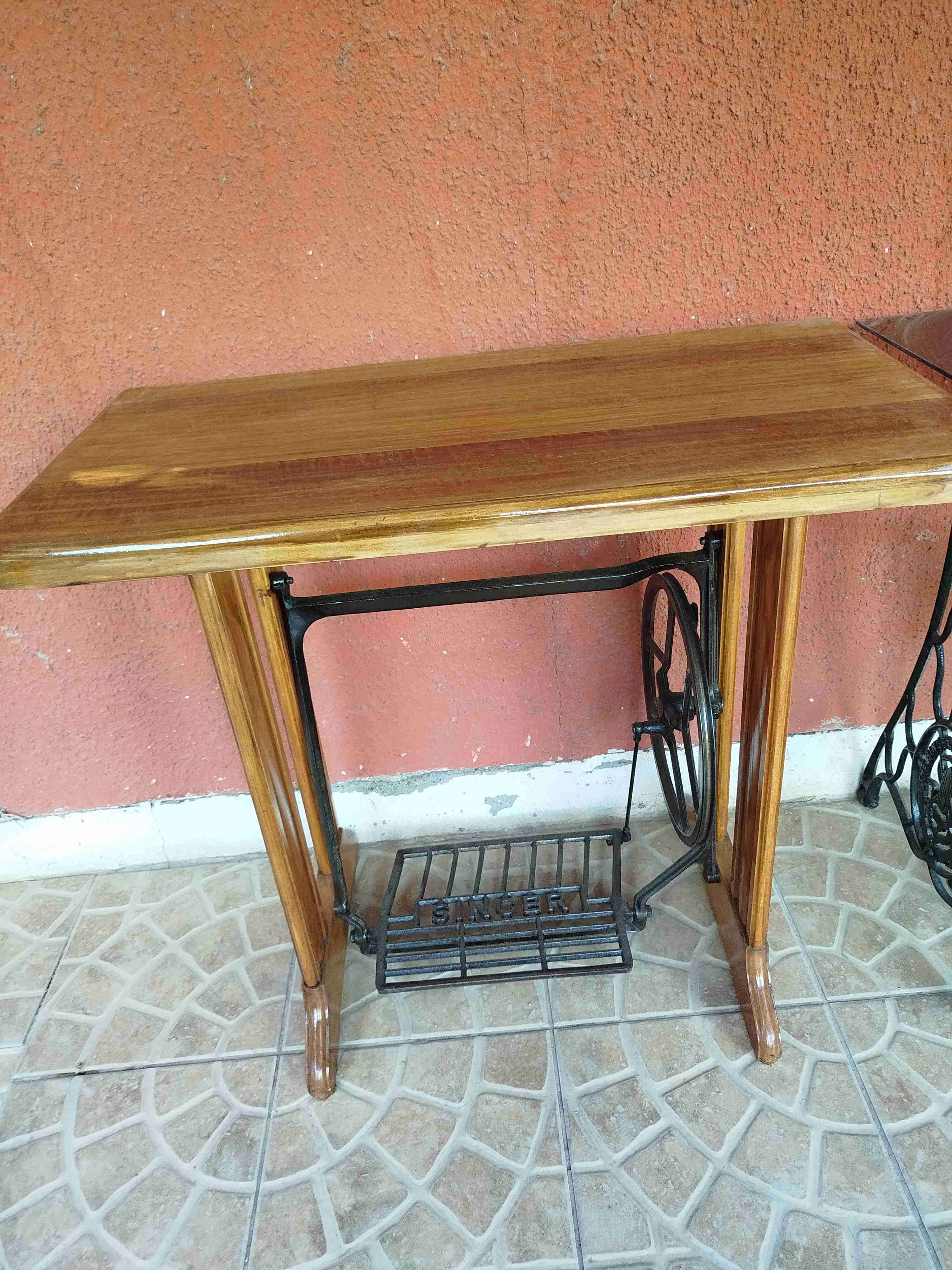 Mesa de máquina de coser vintage