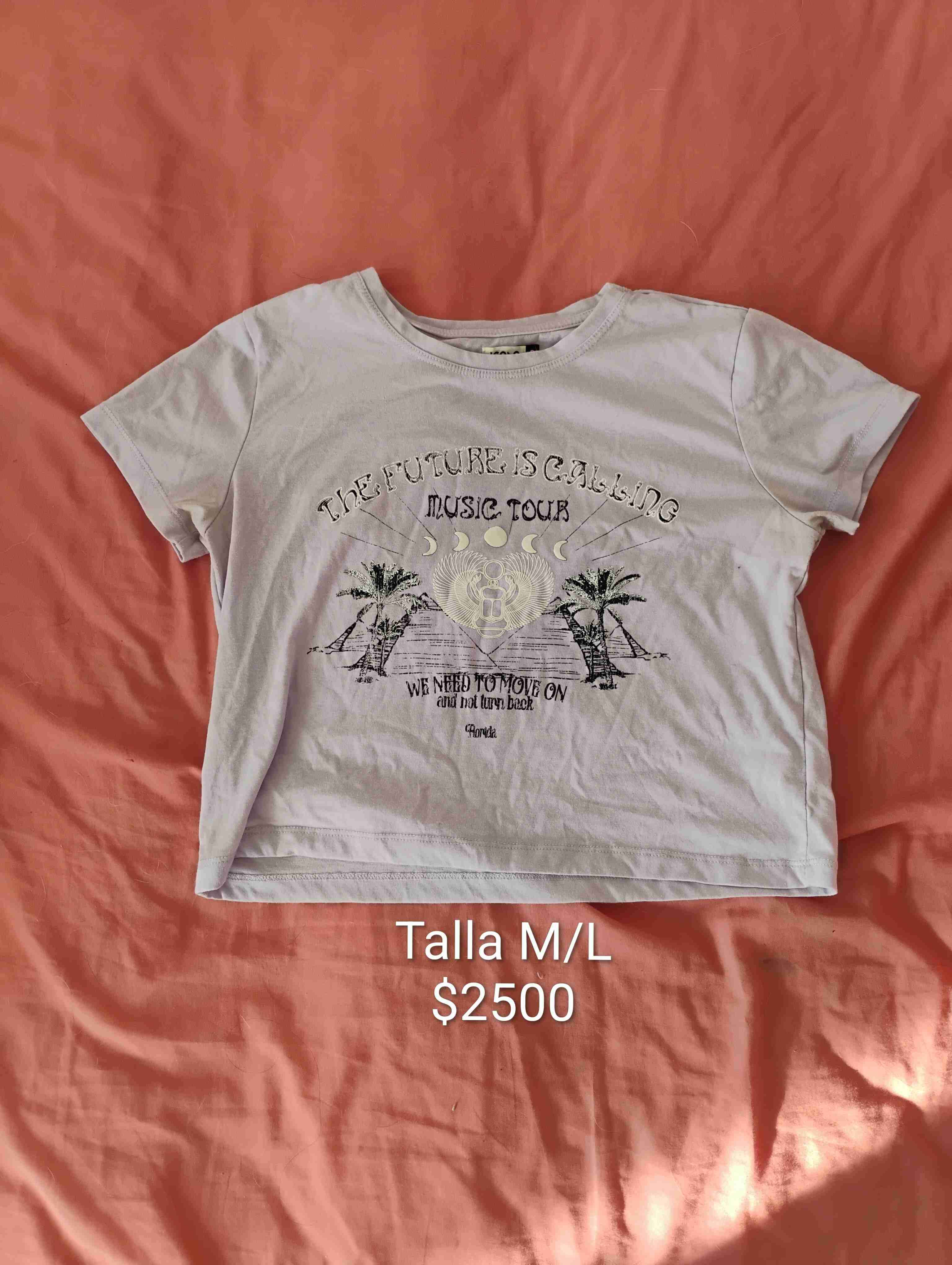 Polera lila estampada