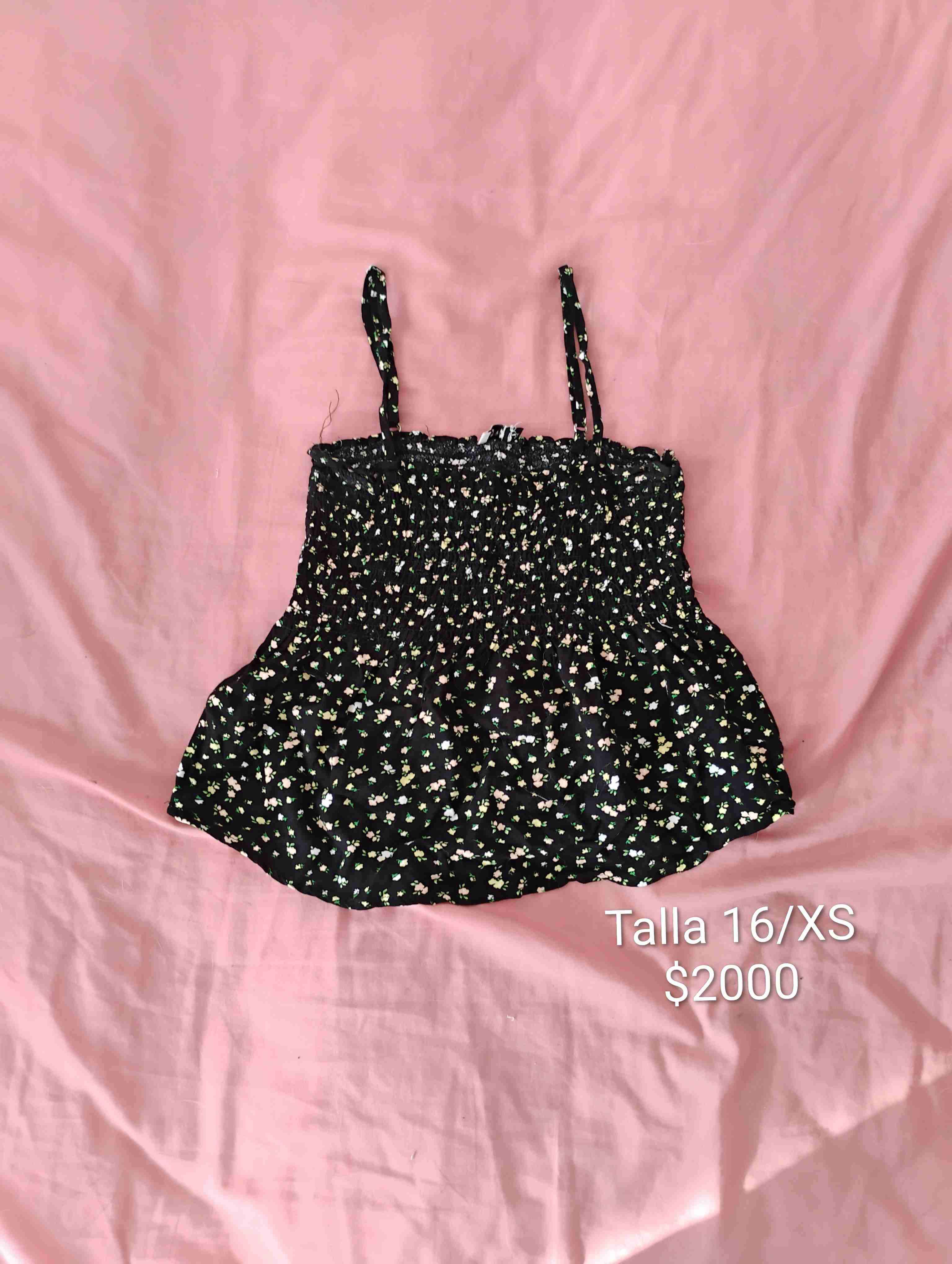 Top negro floreado strech