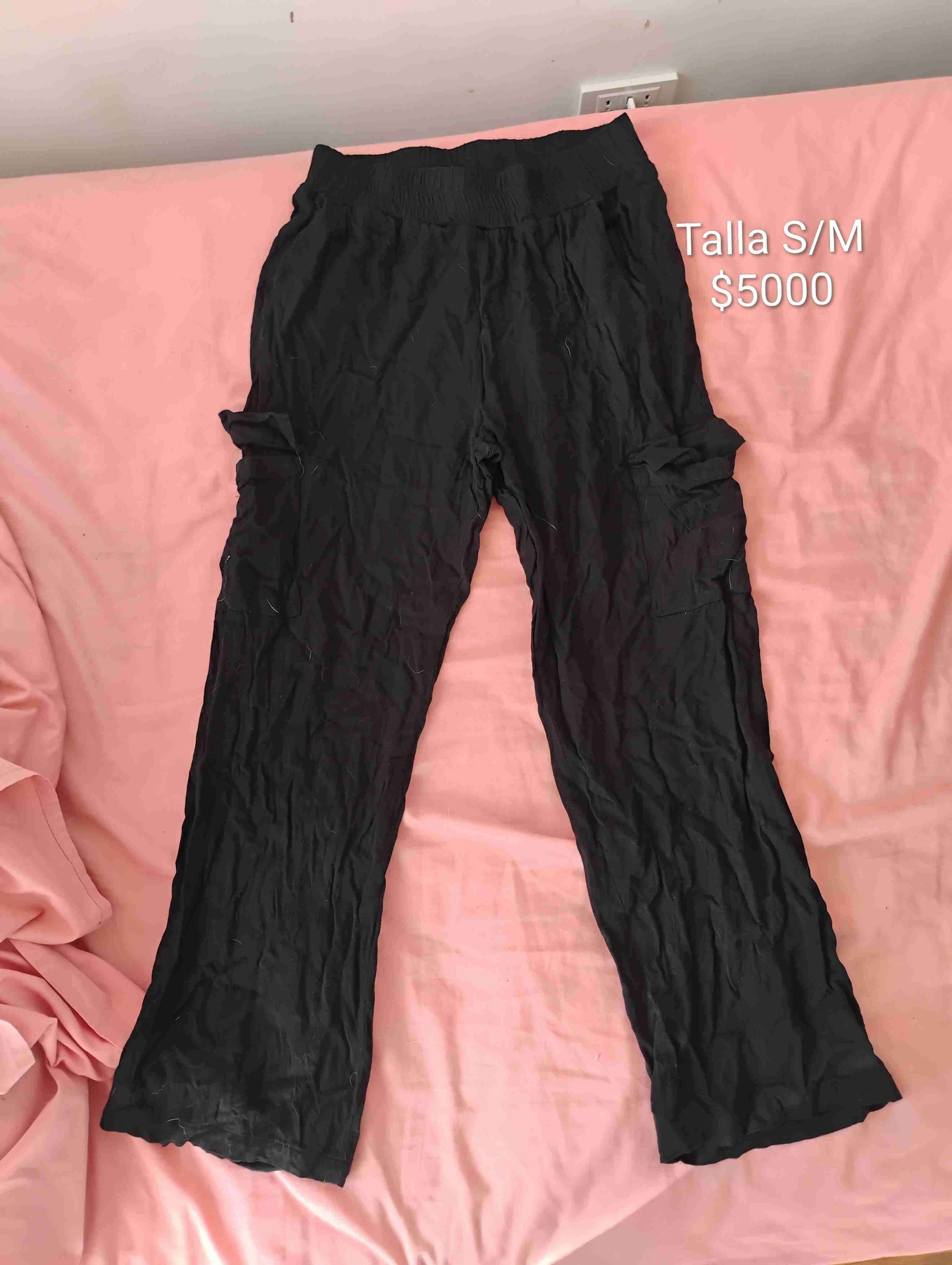 Pantalón negro suelto talla S/M