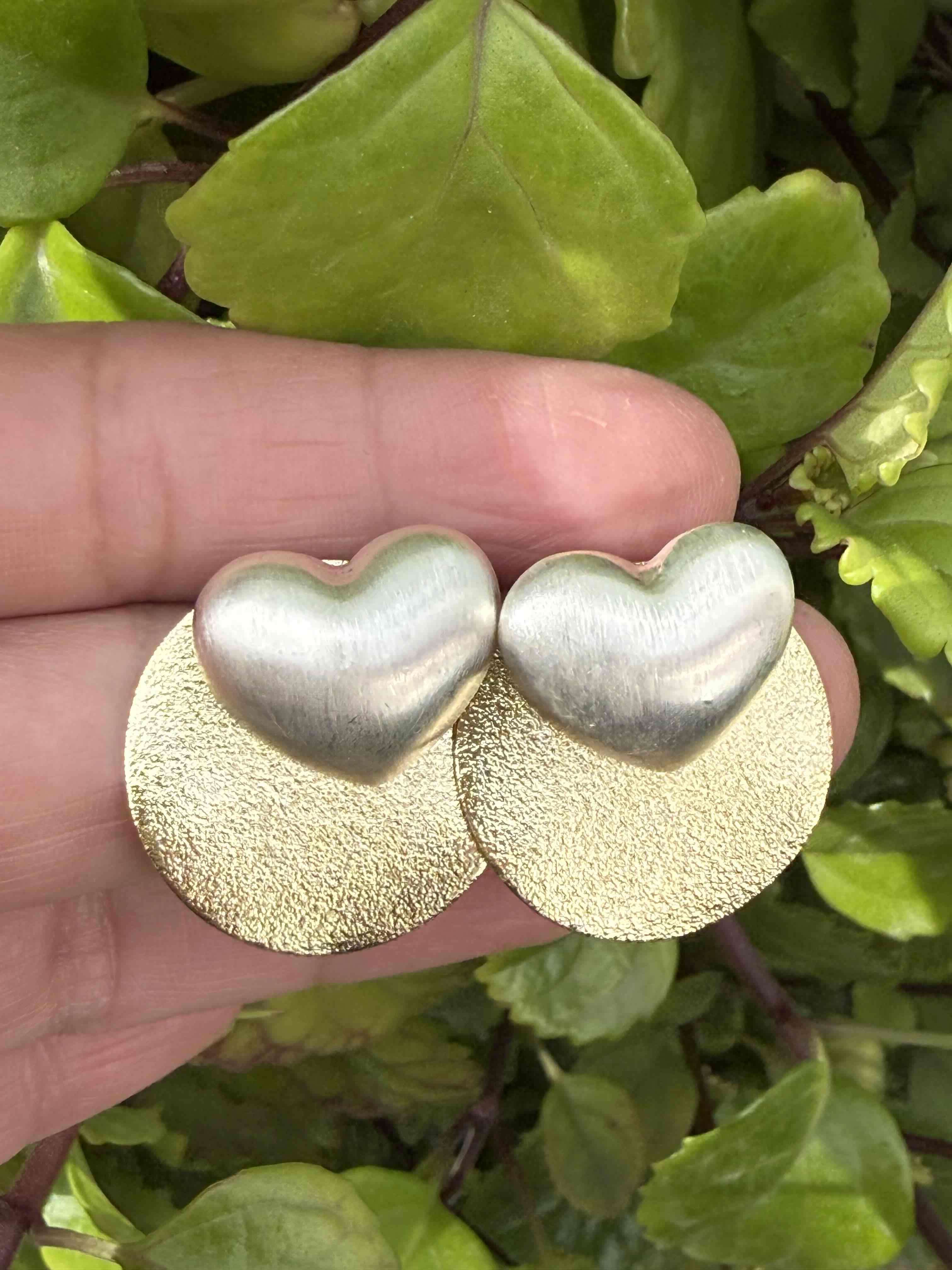 Aros dorados peltre con corazón y círculo - 1