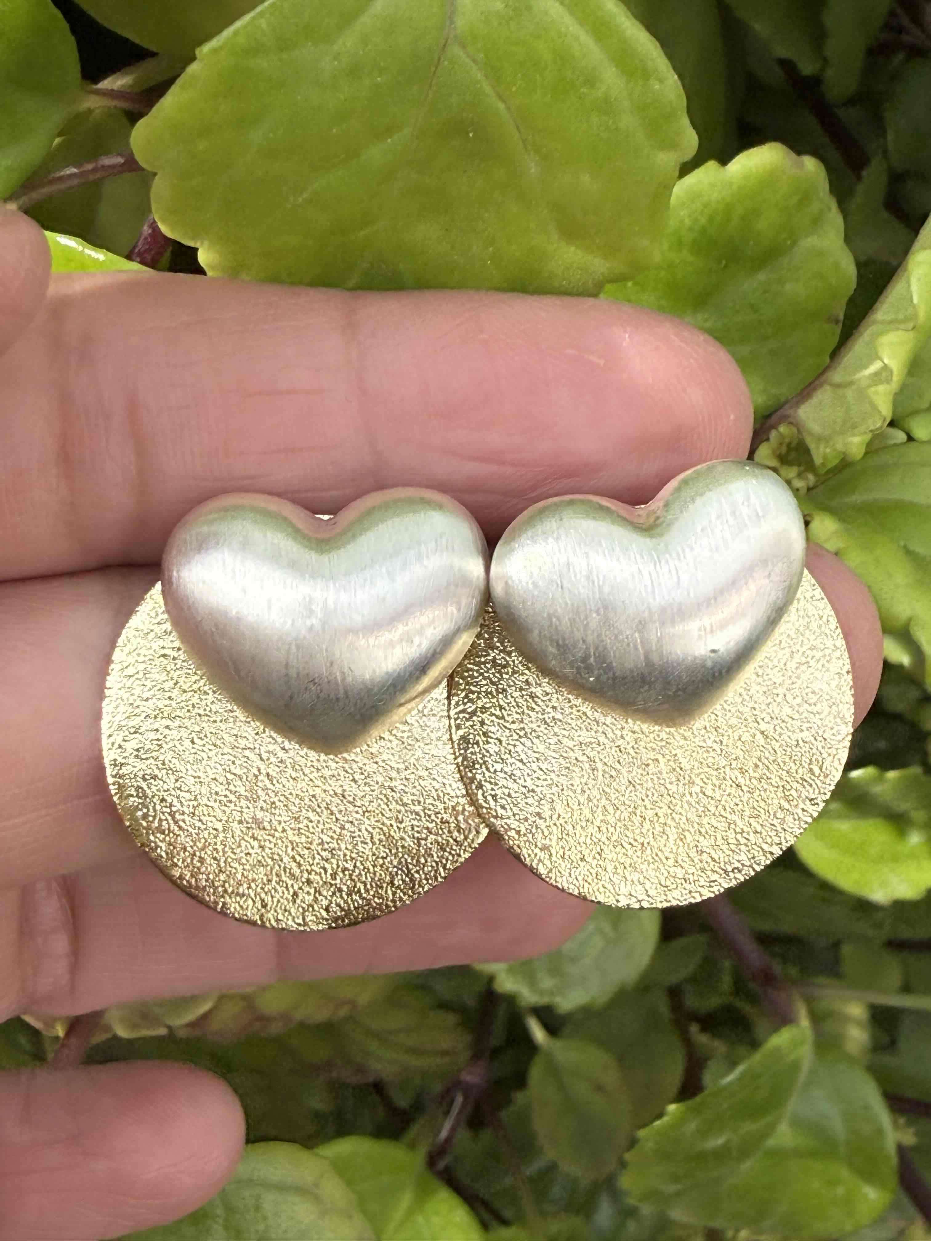 Aros dorados peltre con corazón y círculo - 2