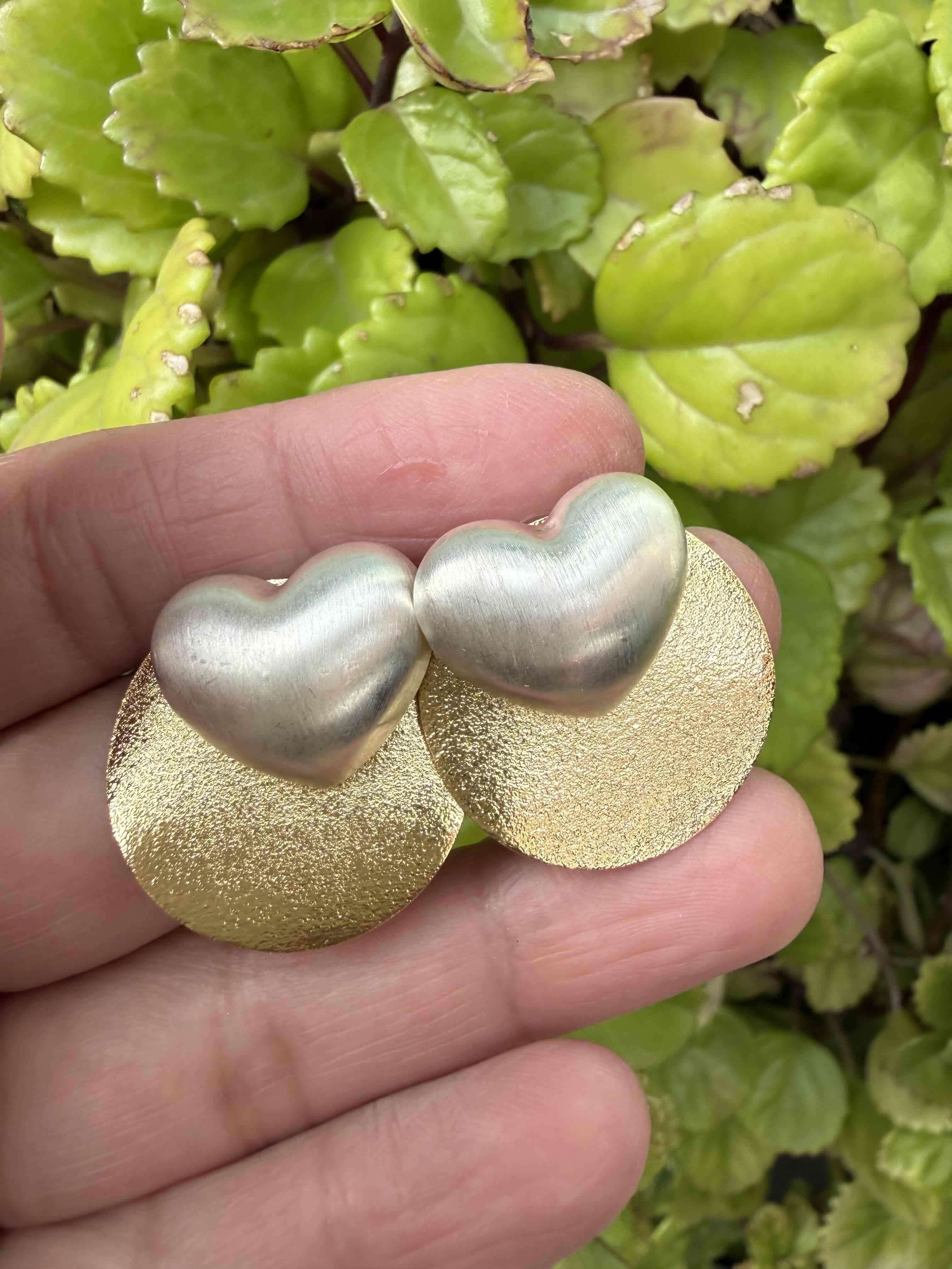 Aros dorados peltre con corazón y círculo - 3