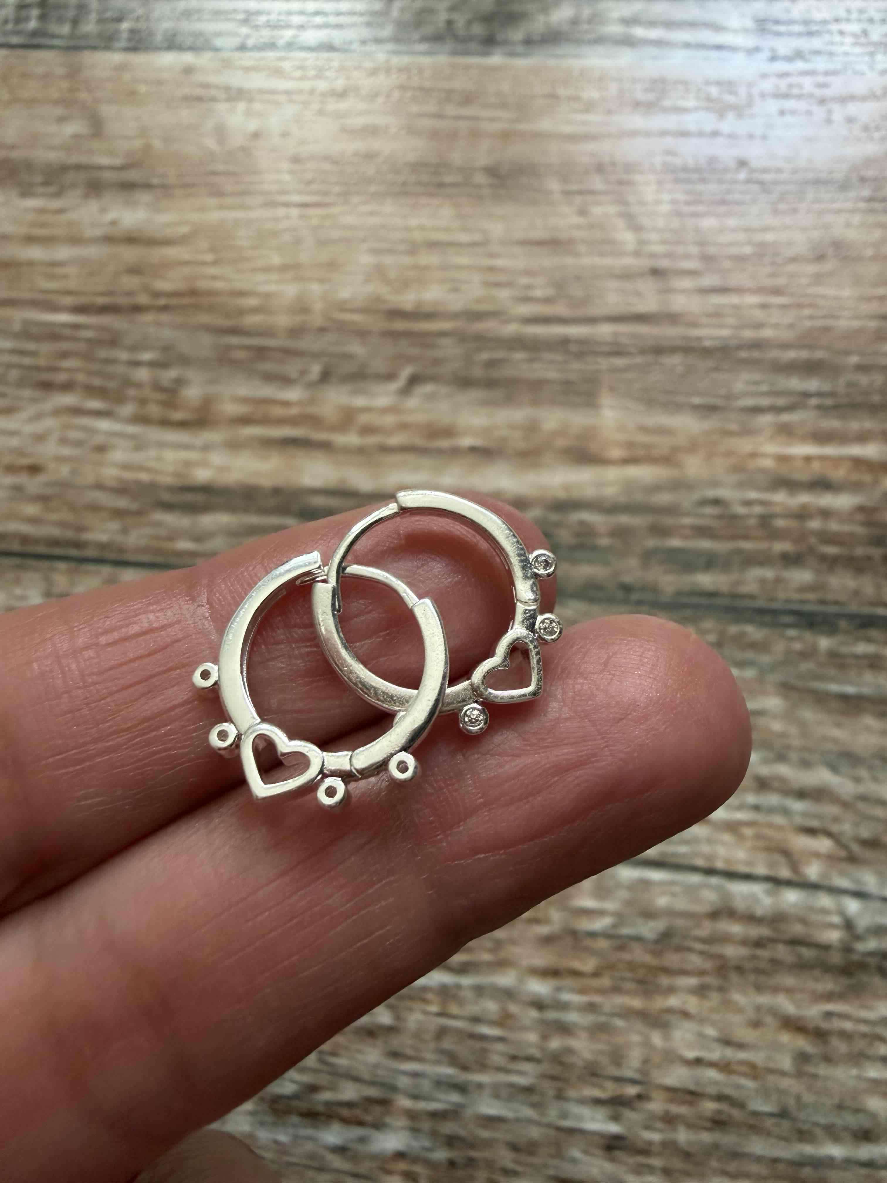 Aros de plata con corazones - miniatura 2