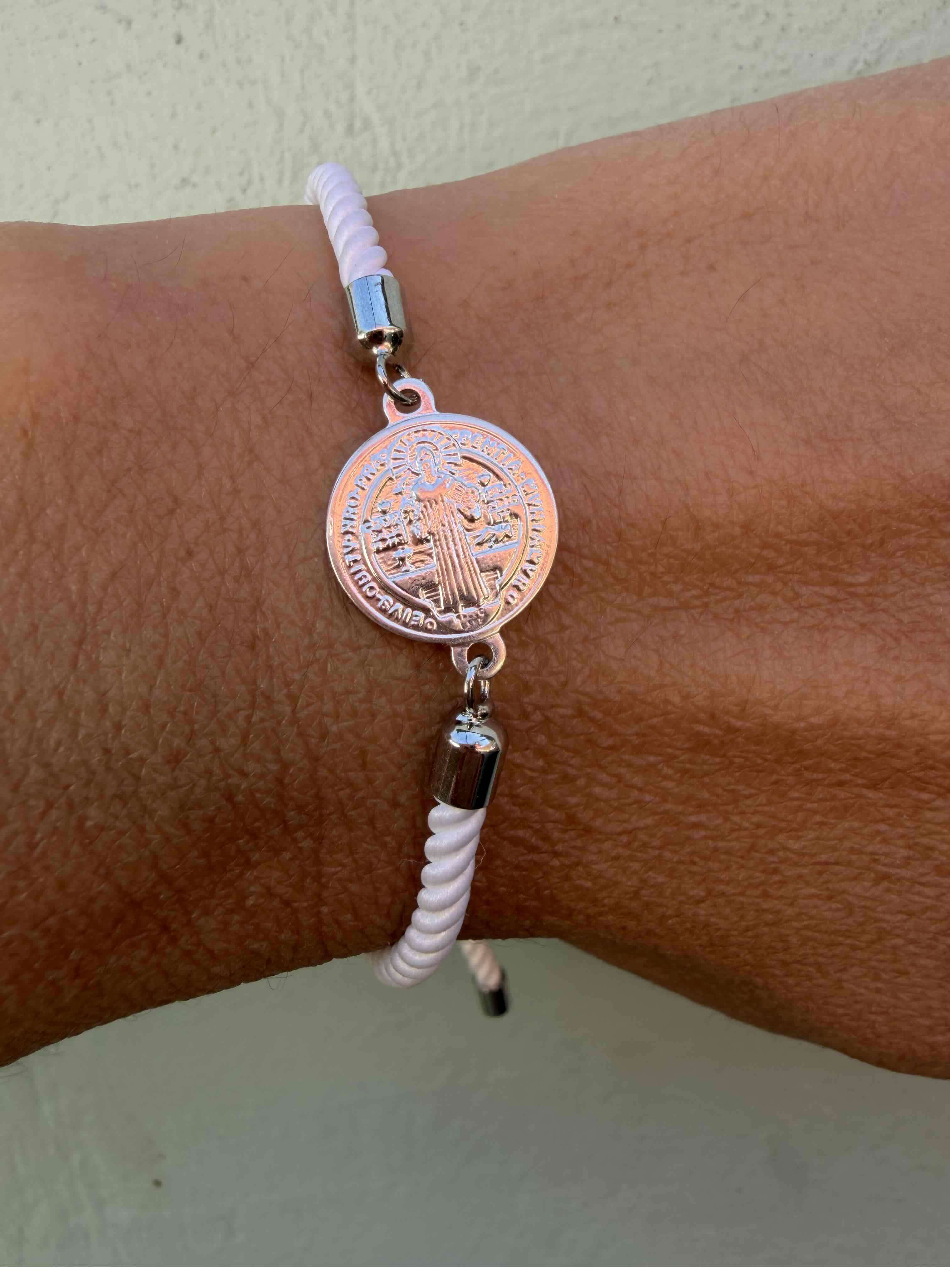 Pulsera con medalla San Benito ajustable - 3