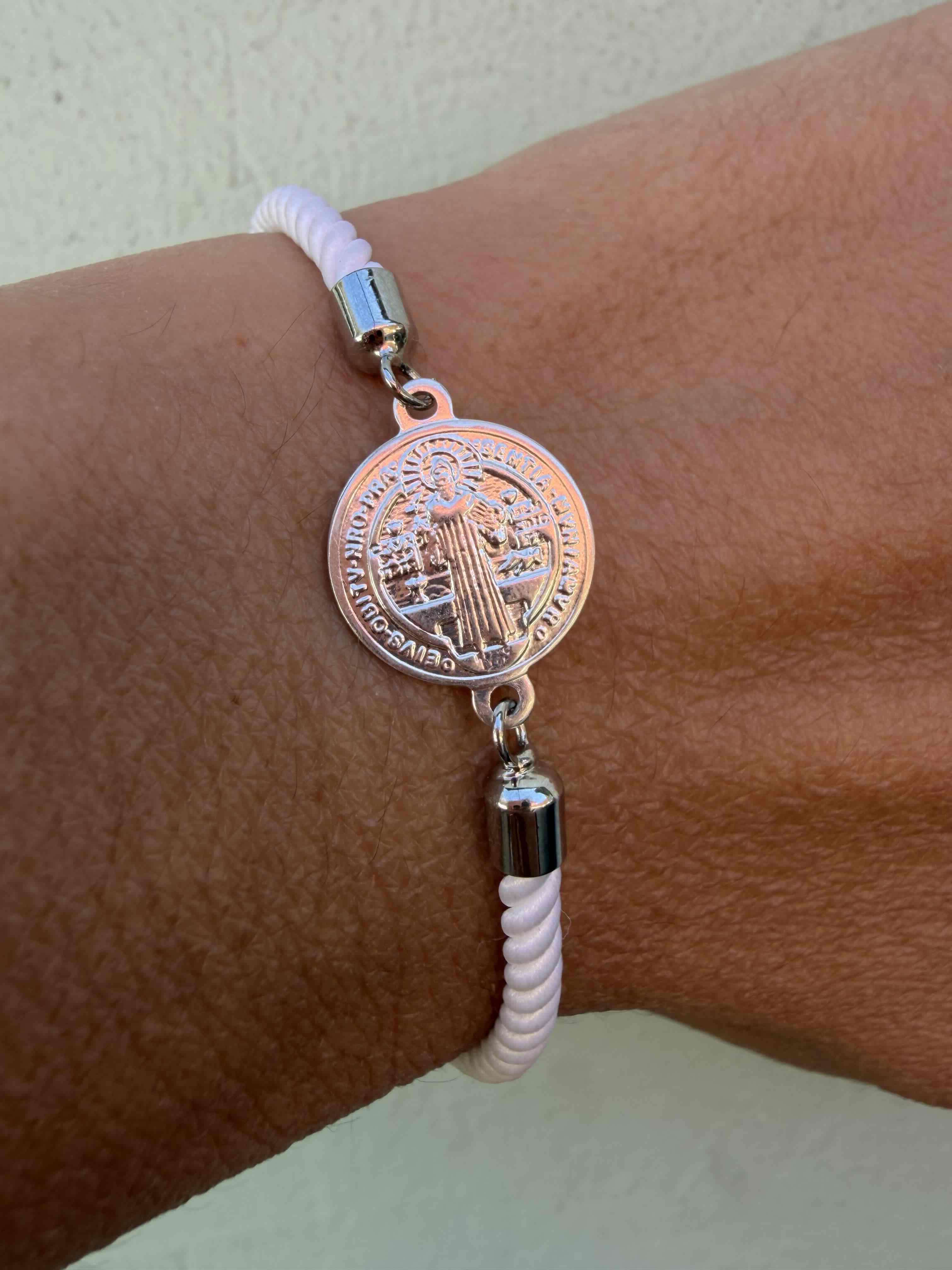 Pulsera con medalla San Benito ajustable - 4