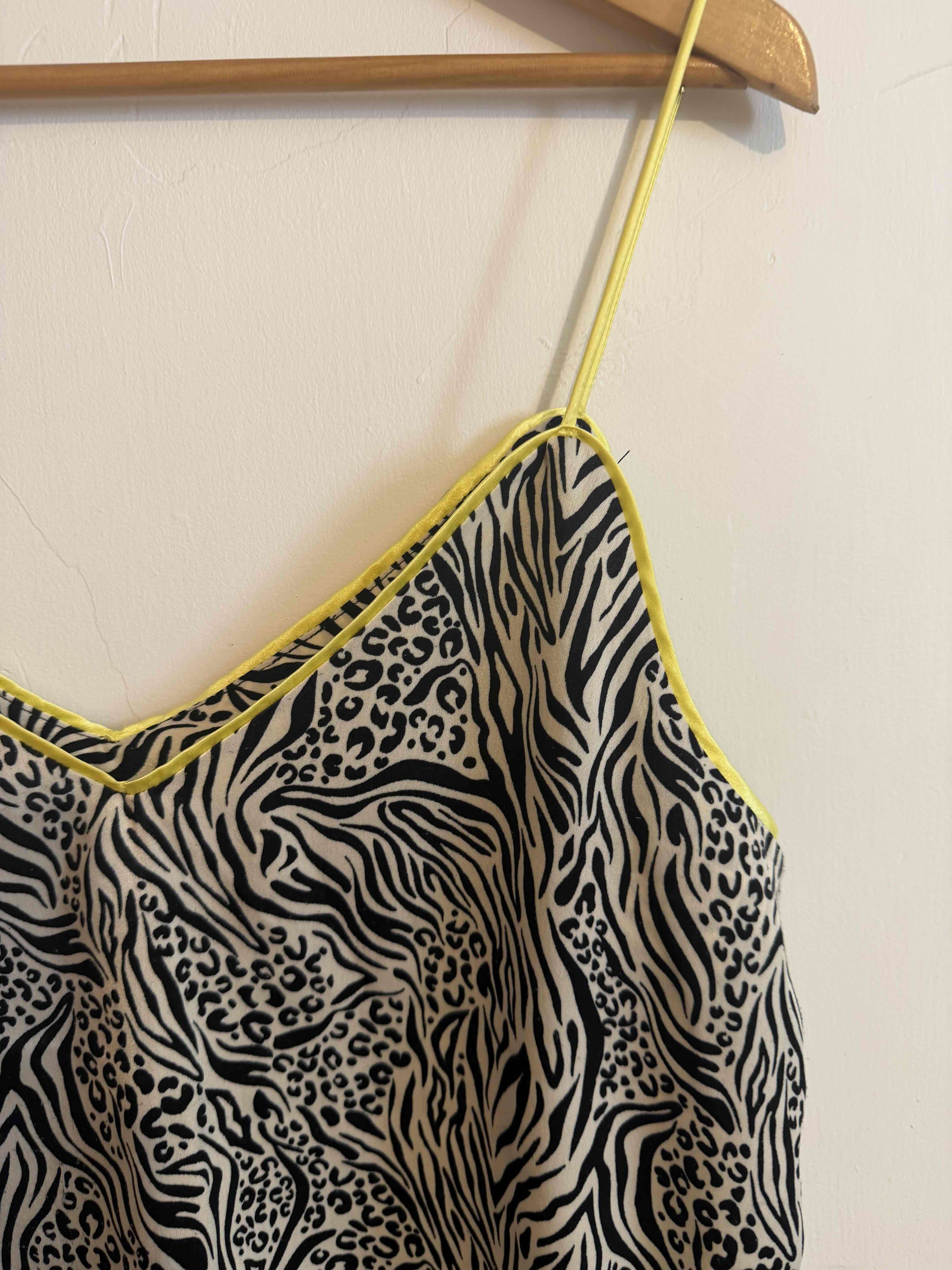 Blusa estampado animal print - miniatura 2
