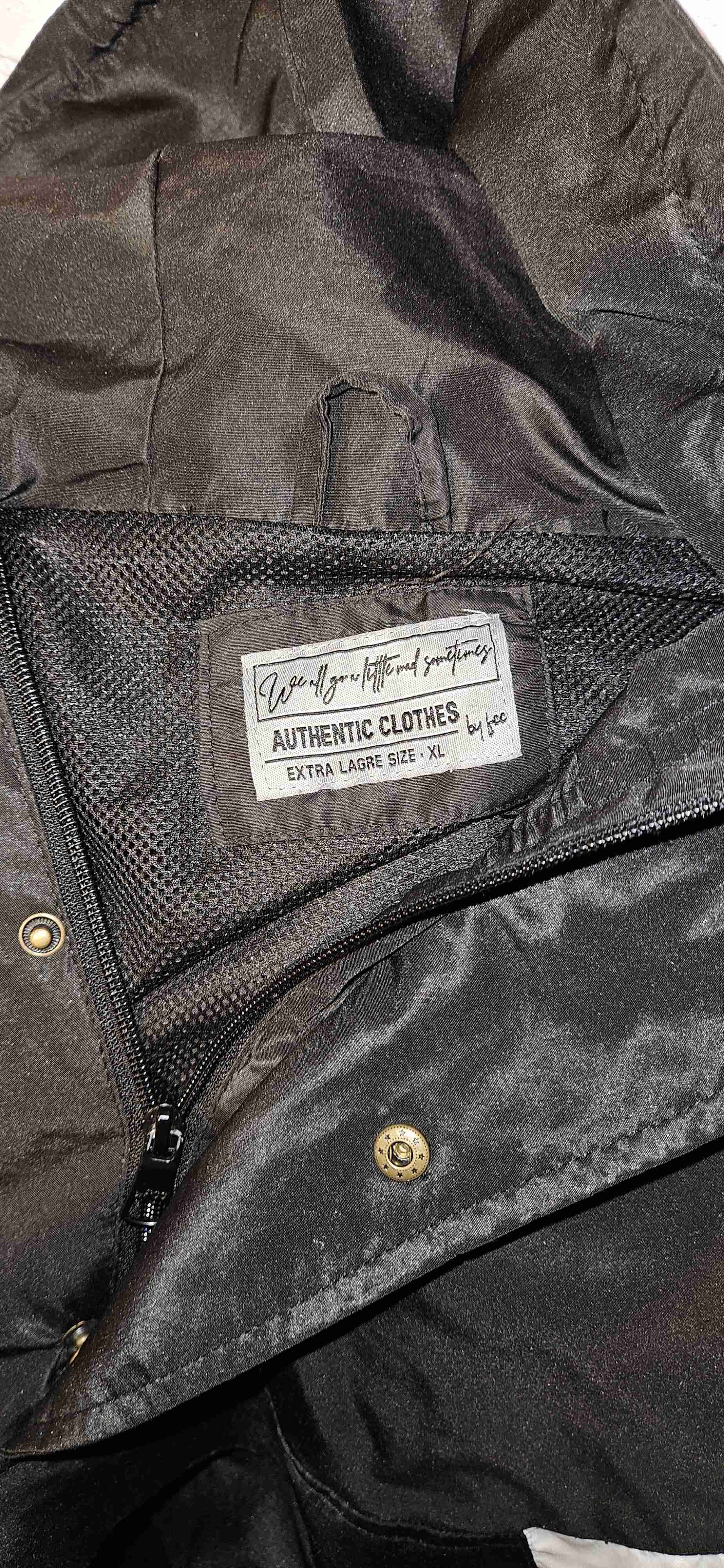 Cortavientos negro con capucha - miniatura 4