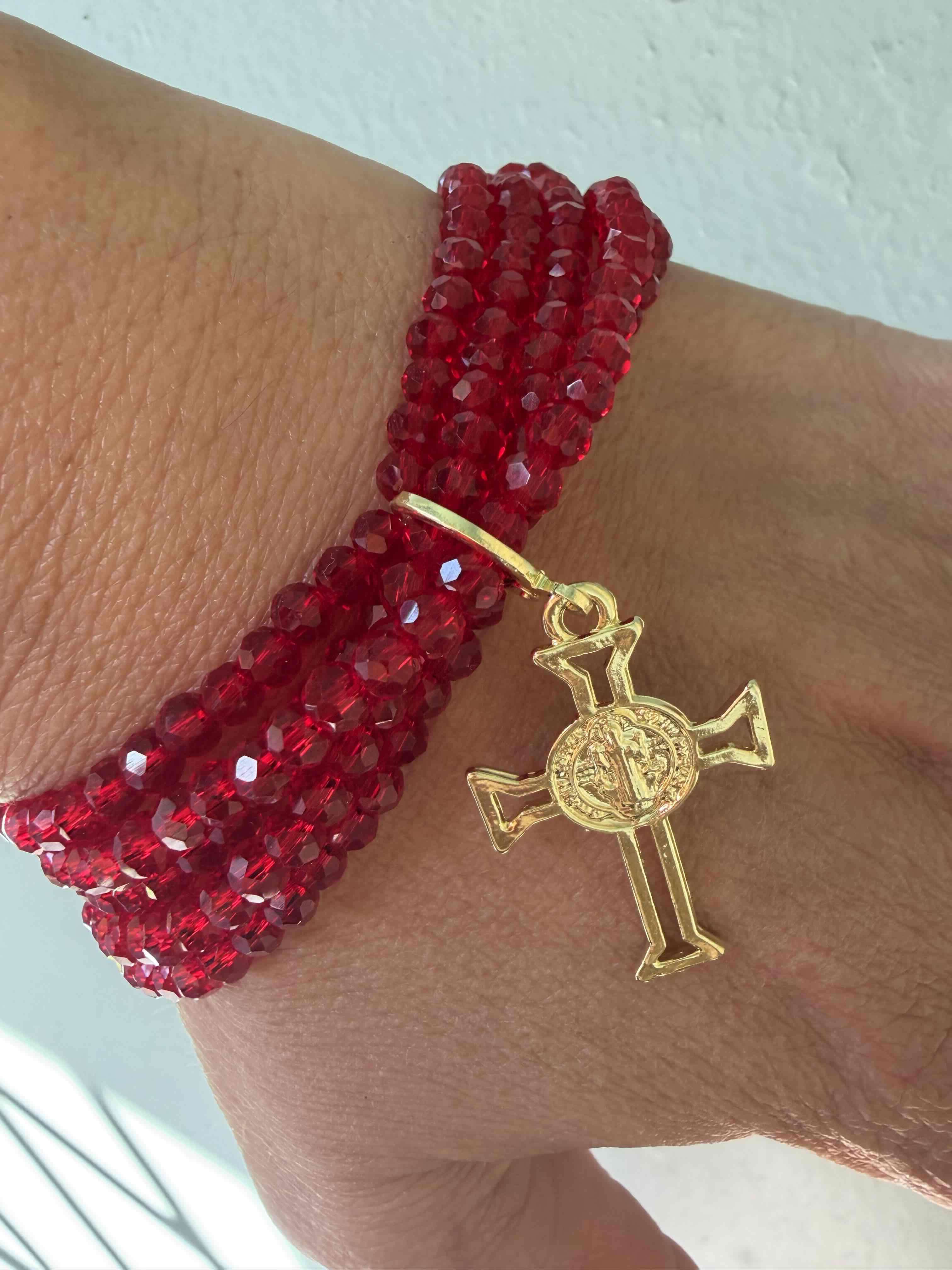Brazalete rojo con colgante de cruz San Benito - 1