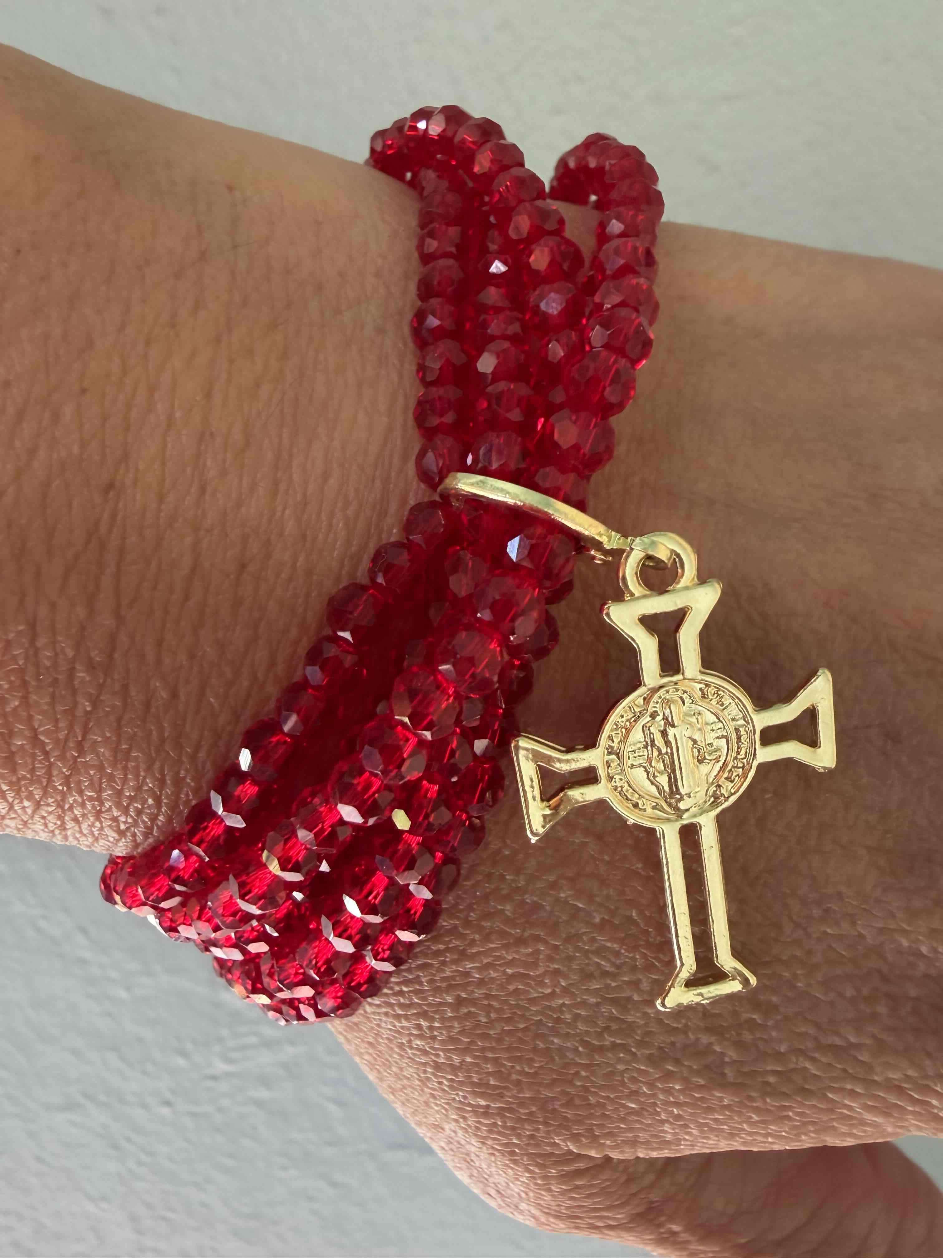 Brazalete rojo con colgante de cruz San Benito - 2