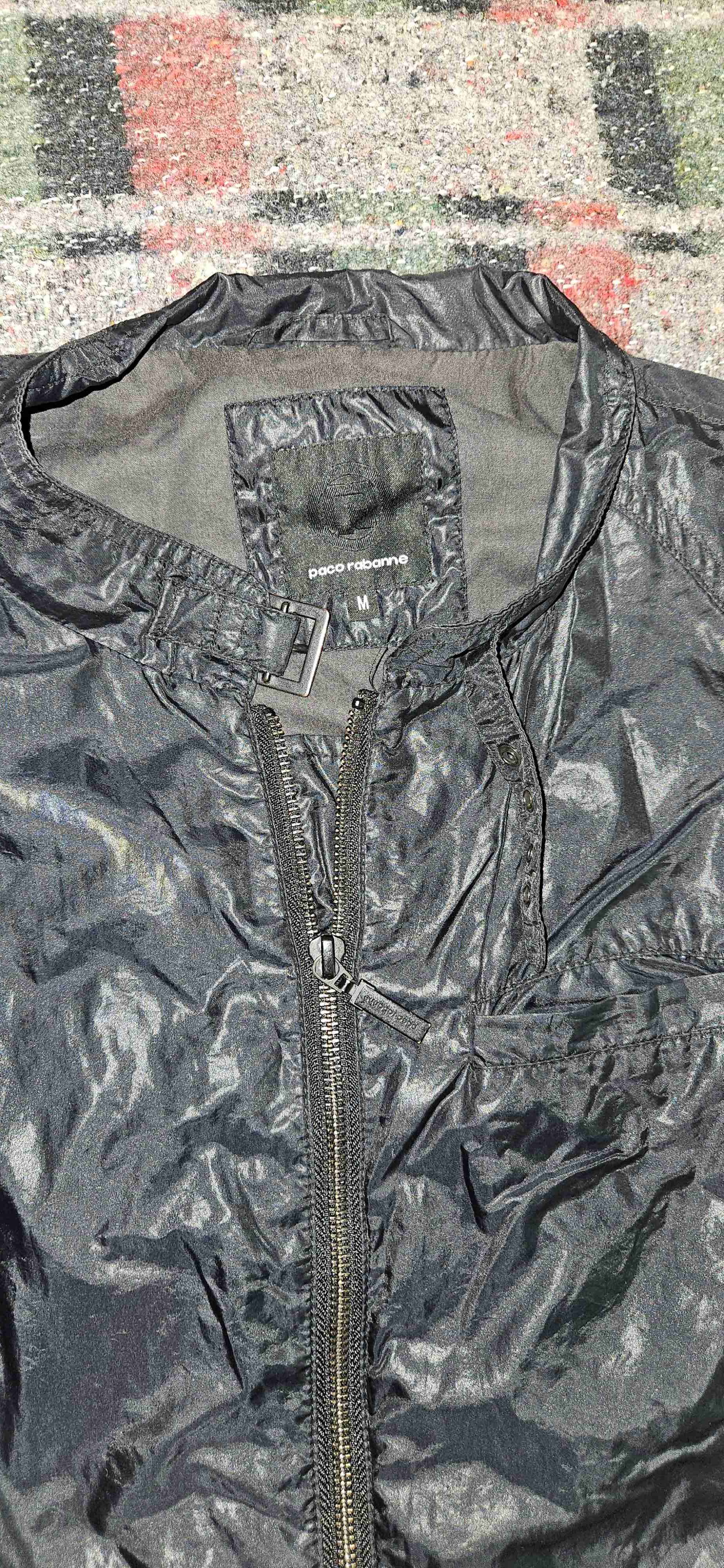 Chaqueta negra de cuero sintético - 4