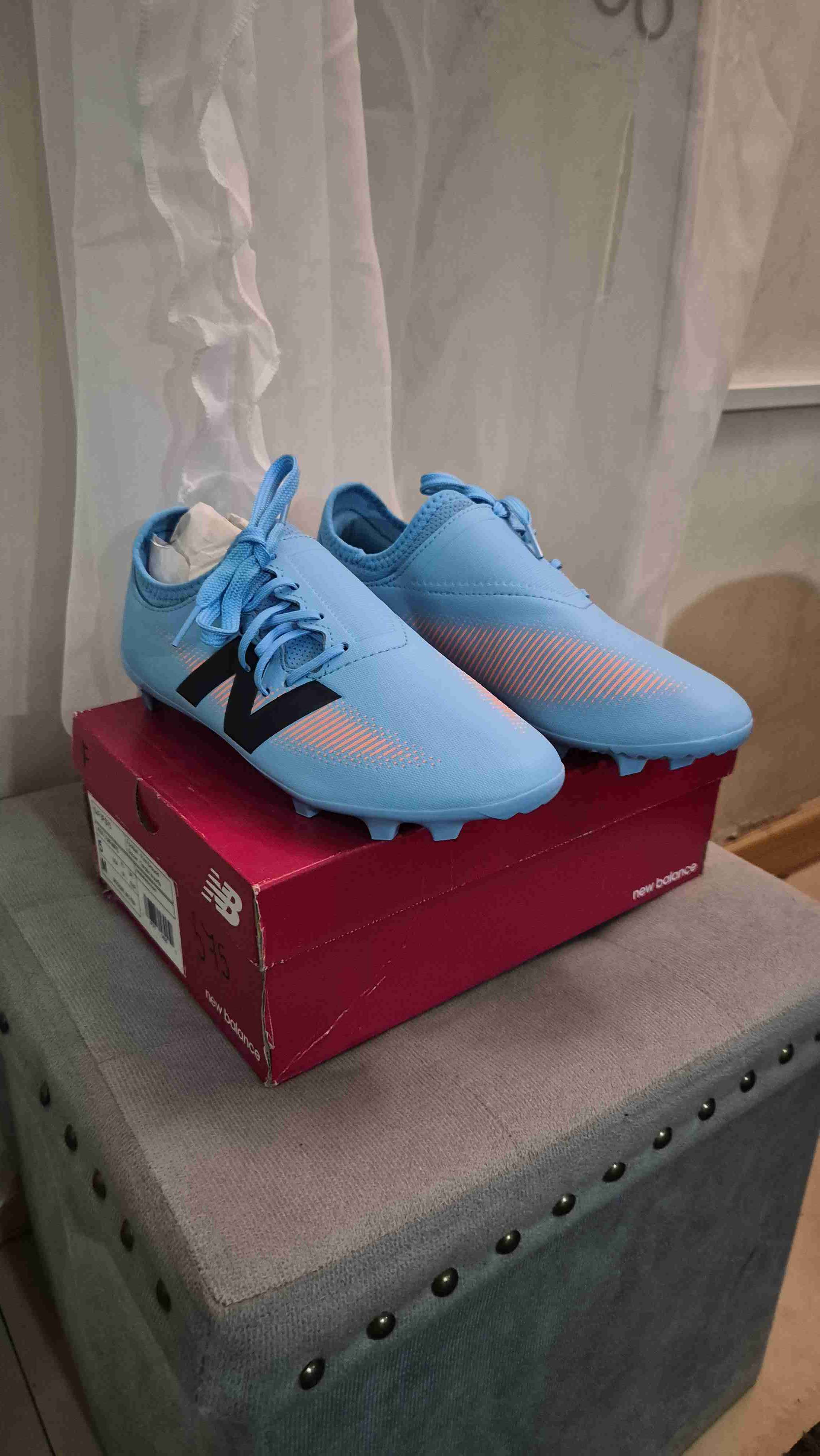 Zapatos de fútbol celestes New Balance - miniatura 3