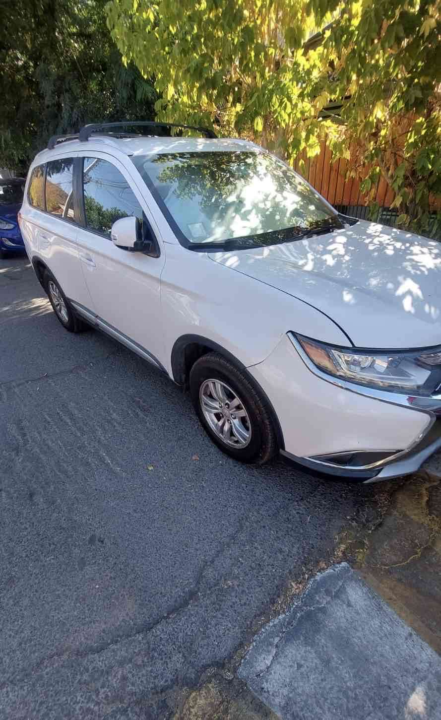 Mitsubishi outlander 2017 - miniatura 1