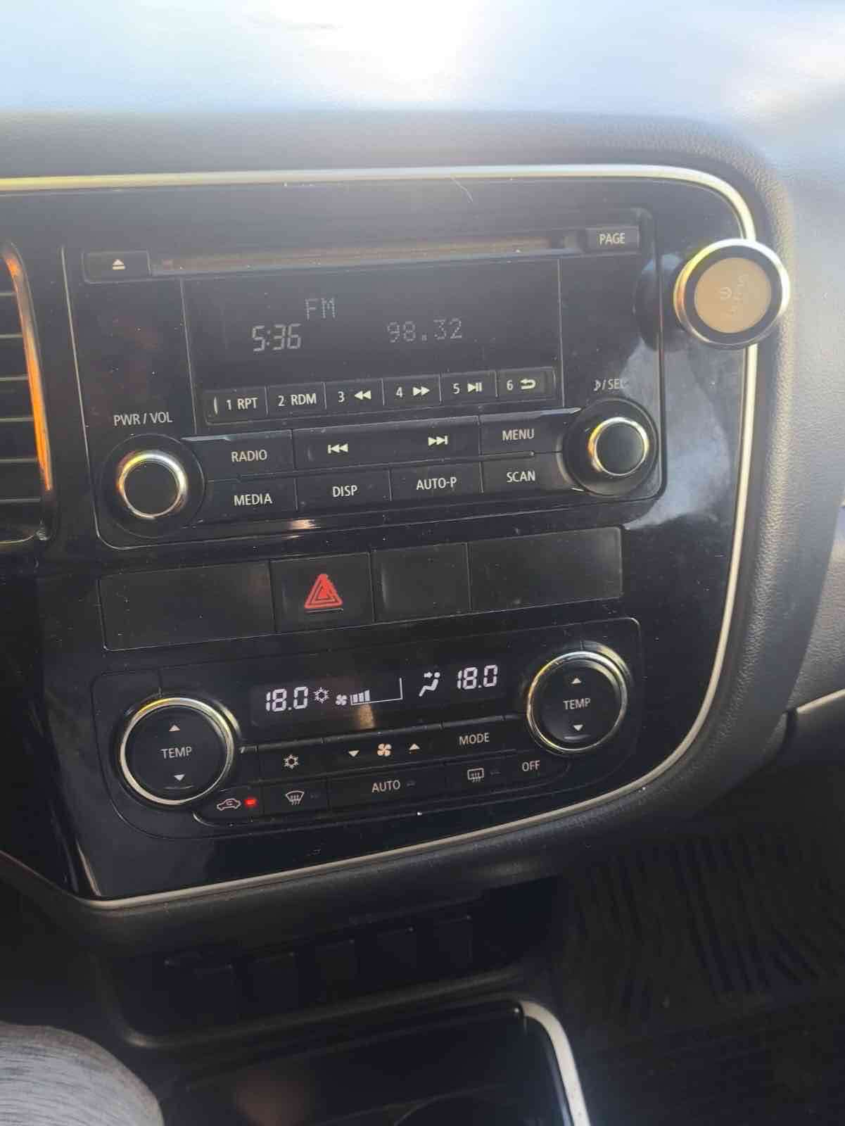 Mitsubishi outlander 2017 - miniatura 7