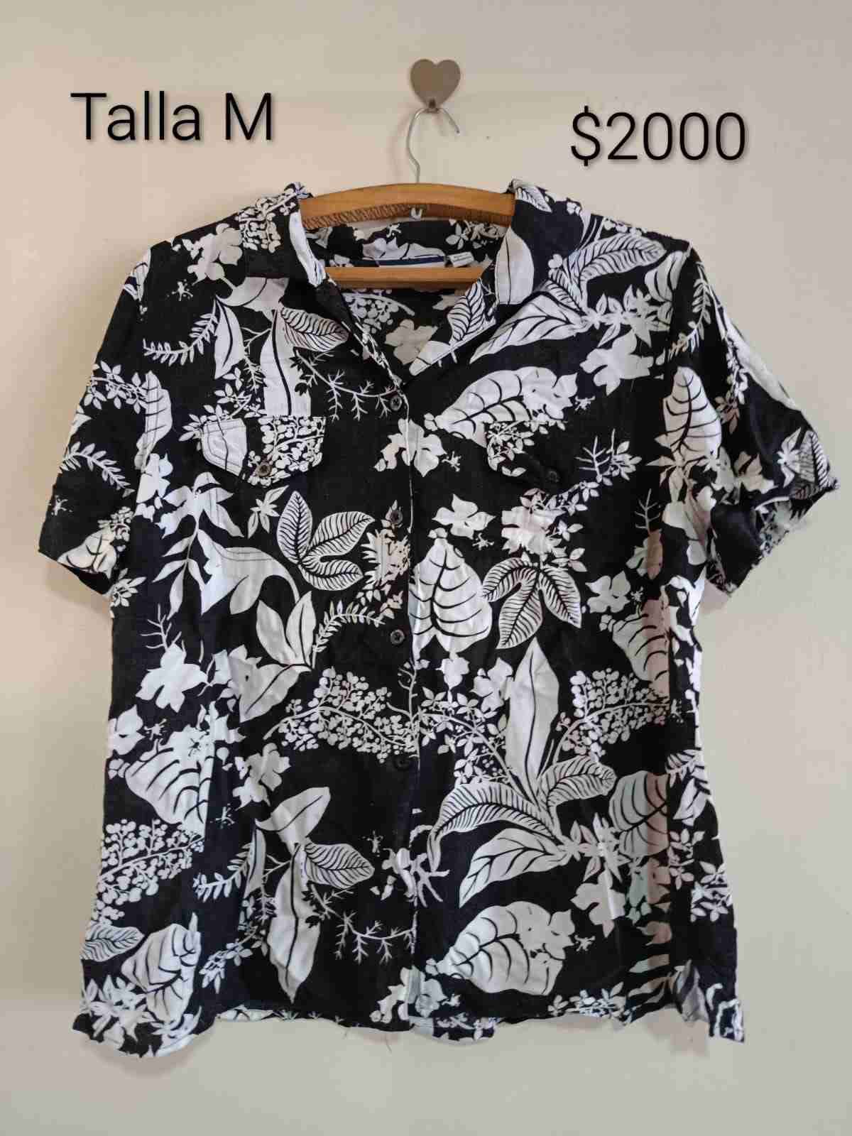 Camisa hawaiana floral