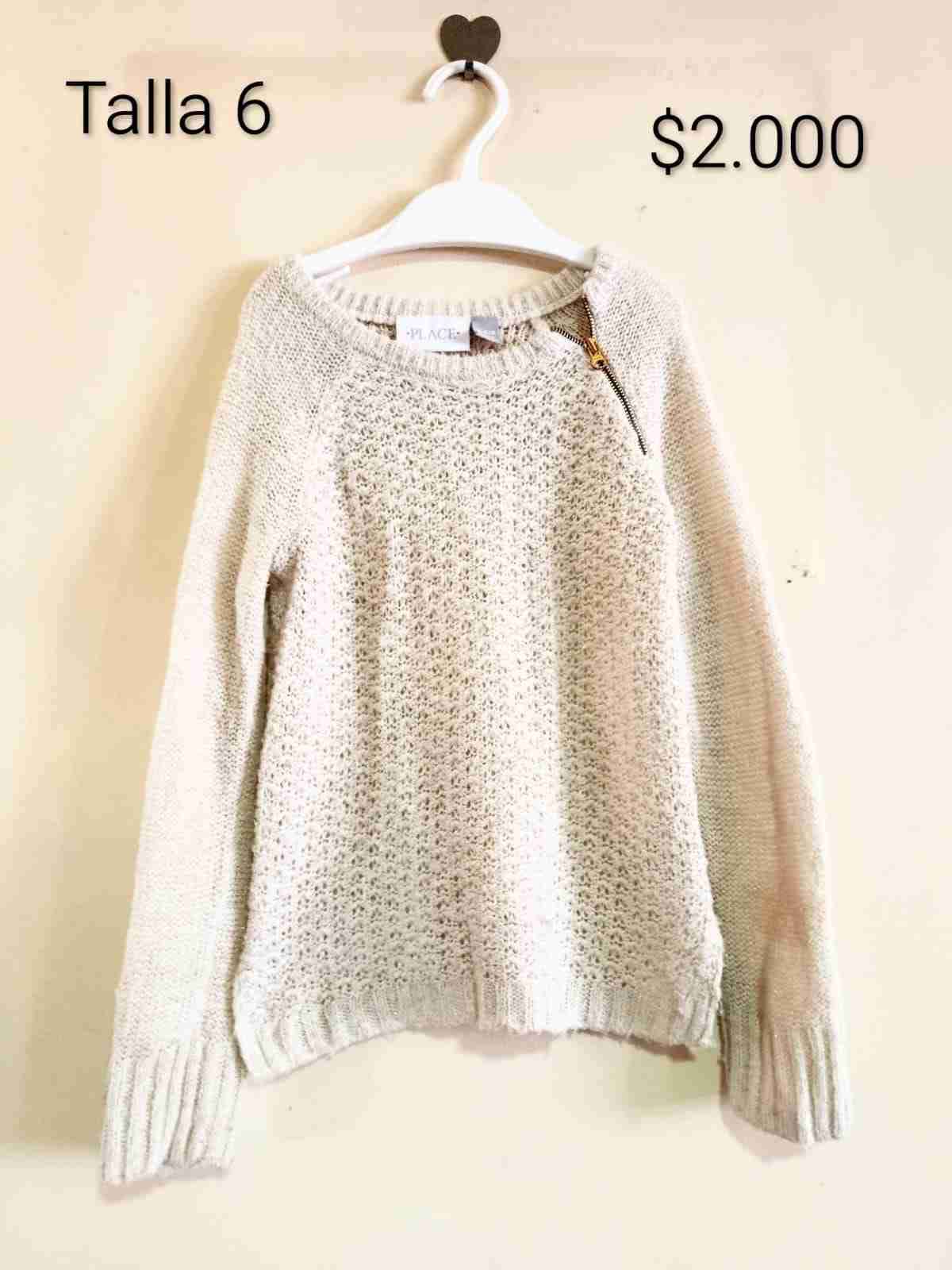 Suéter beige con cremallera