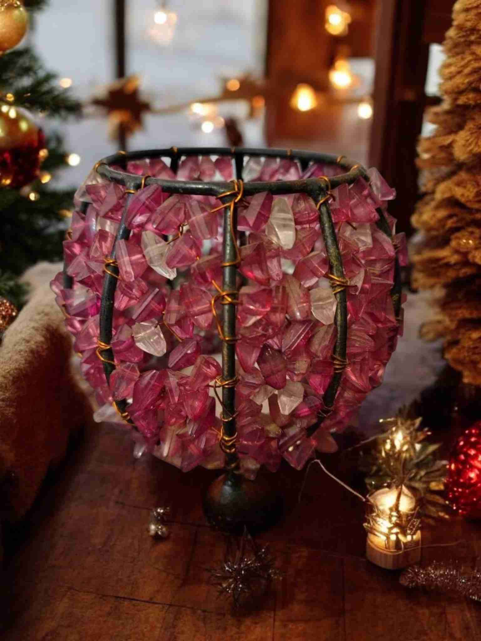 Lámpara decorativa con cristales rosas - miniatura 1