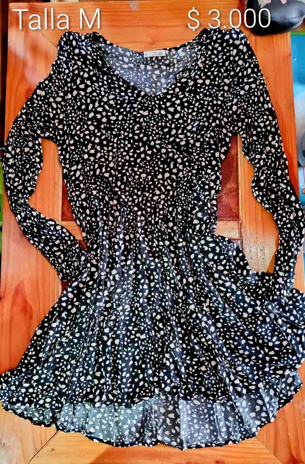 Vestido corto estampado negro